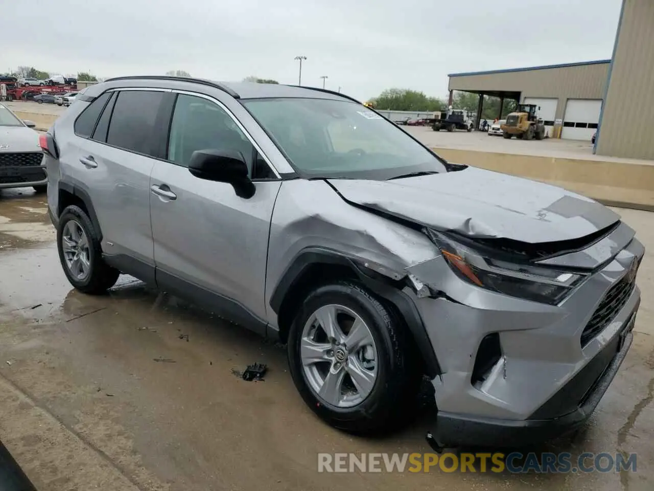 4 Photograph of a damaged car 4T3LWRFV3SU176297 TOYOTA RAV4 2025