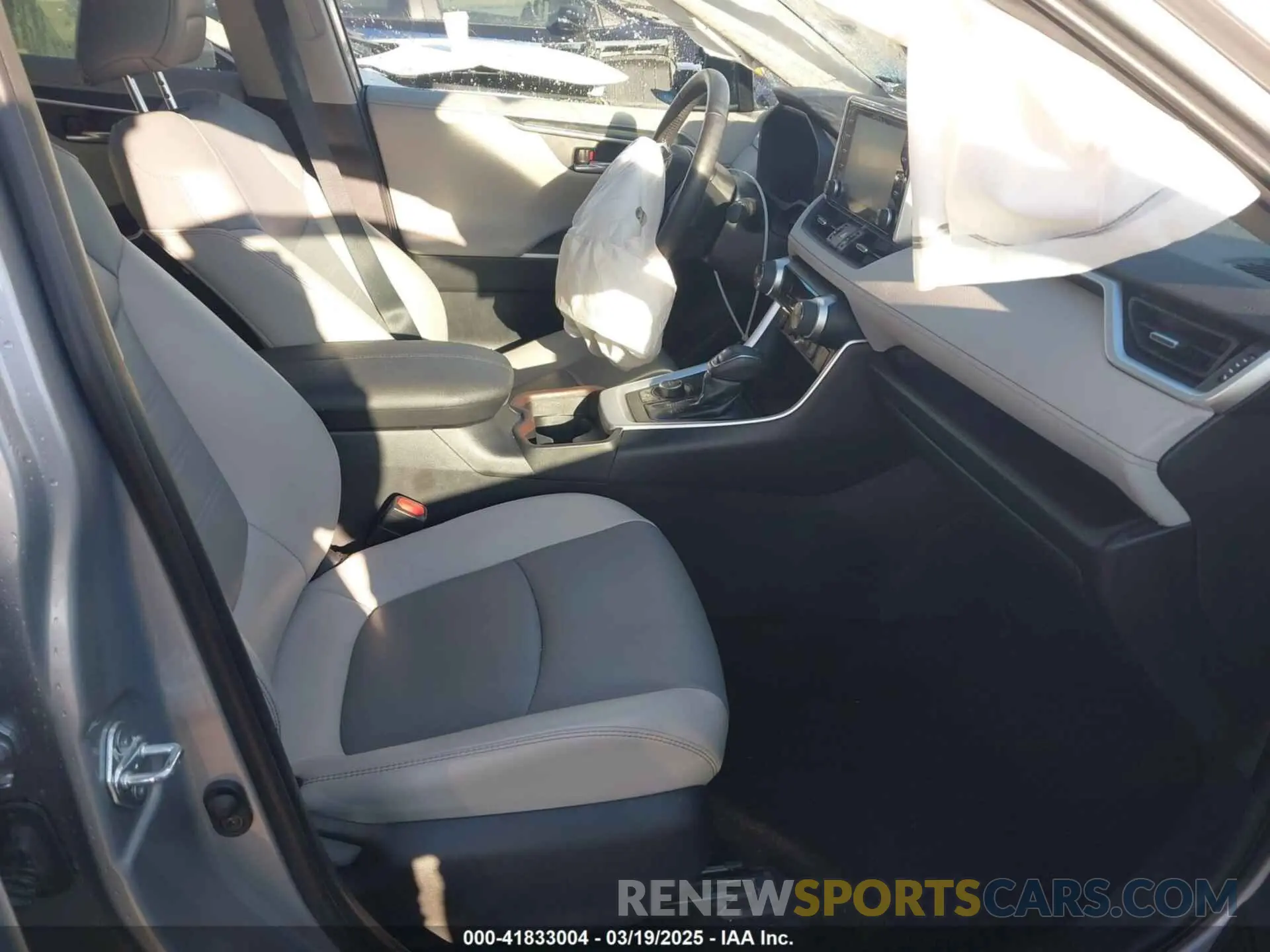 5 Photograph of a damaged car 2T3DWRFV1KW022420 TOYOTA RAV4 HYBRID 2019