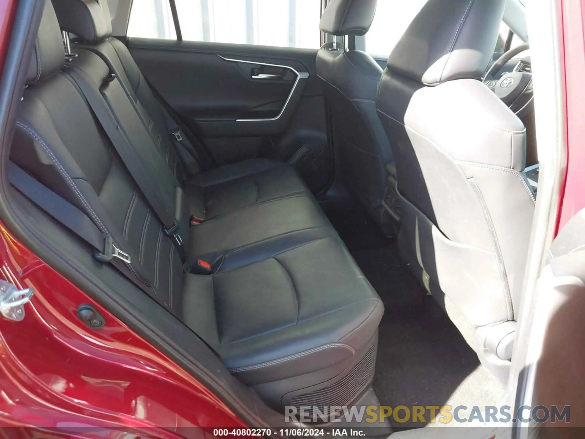 8 Photograph of a damaged car 2T3DWRFV2KW032583 TOYOTA RAV4 HYBRID 2019