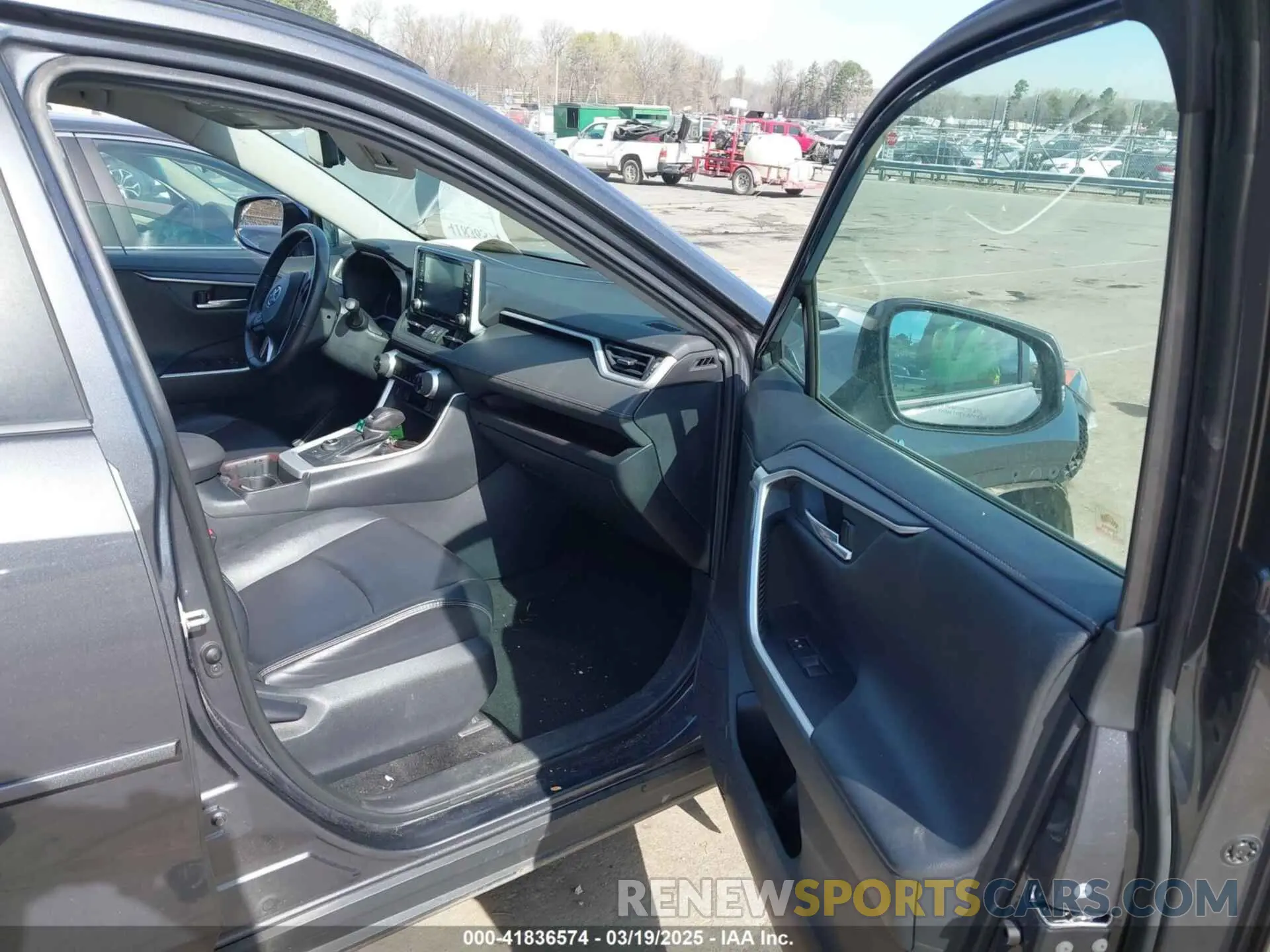 5 Photograph of a damaged car 2T3DWRFV3KW042748 TOYOTA RAV4 HYBRID 2019