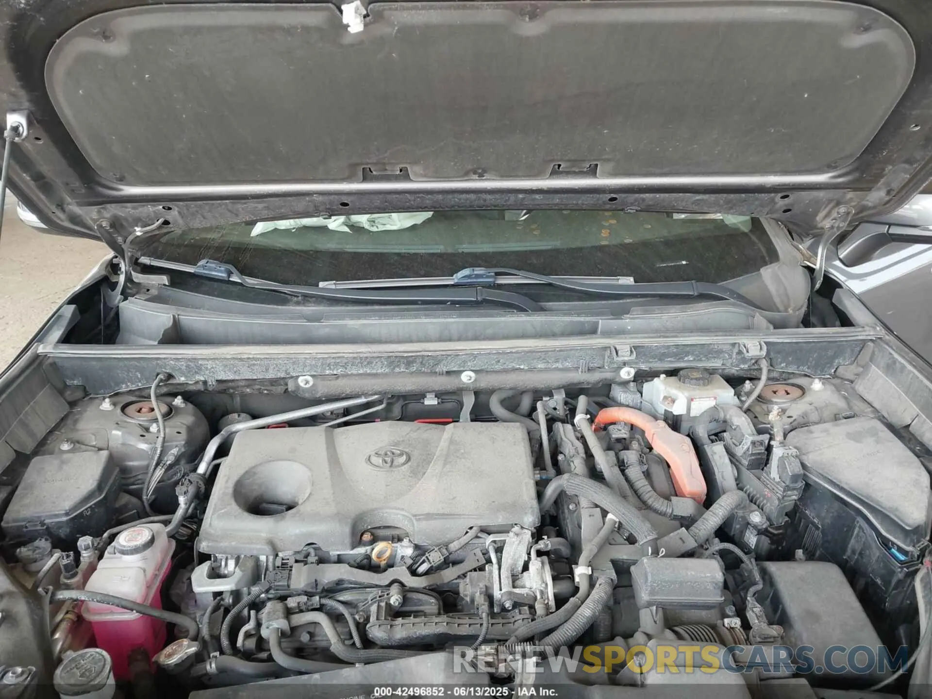 10 Photograph of a damaged car 2T3DWRFV5KW021058 TOYOTA RAV4 HYBRID 2019