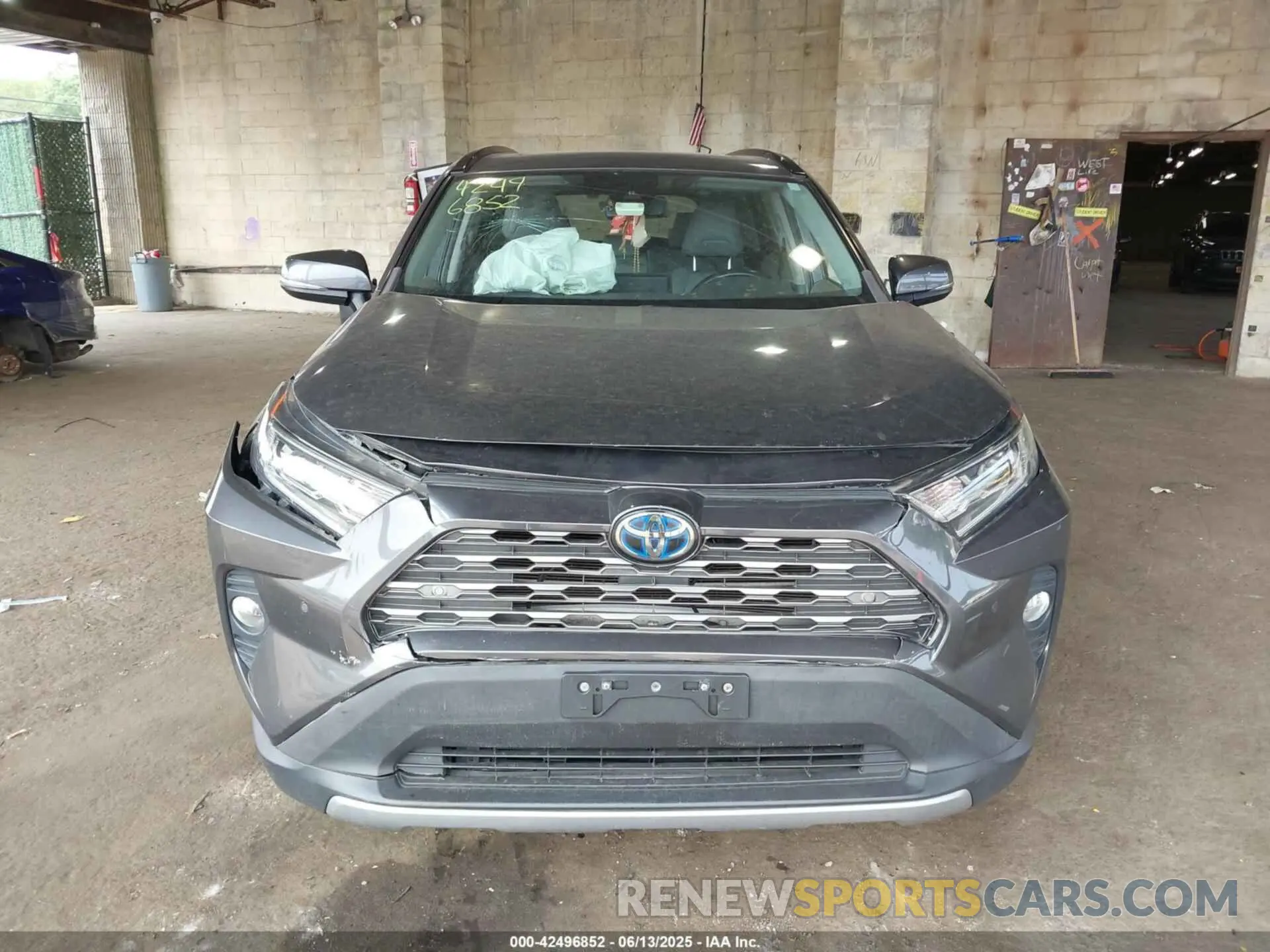 12 Photograph of a damaged car 2T3DWRFV5KW021058 TOYOTA RAV4 HYBRID 2019