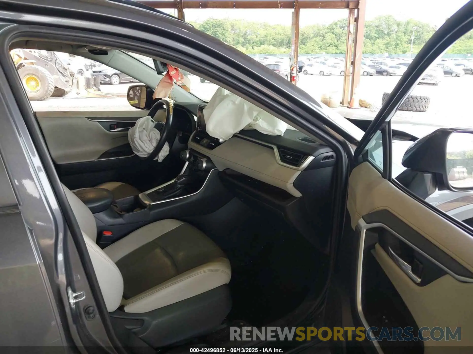5 Photograph of a damaged car 2T3DWRFV5KW021058 TOYOTA RAV4 HYBRID 2019