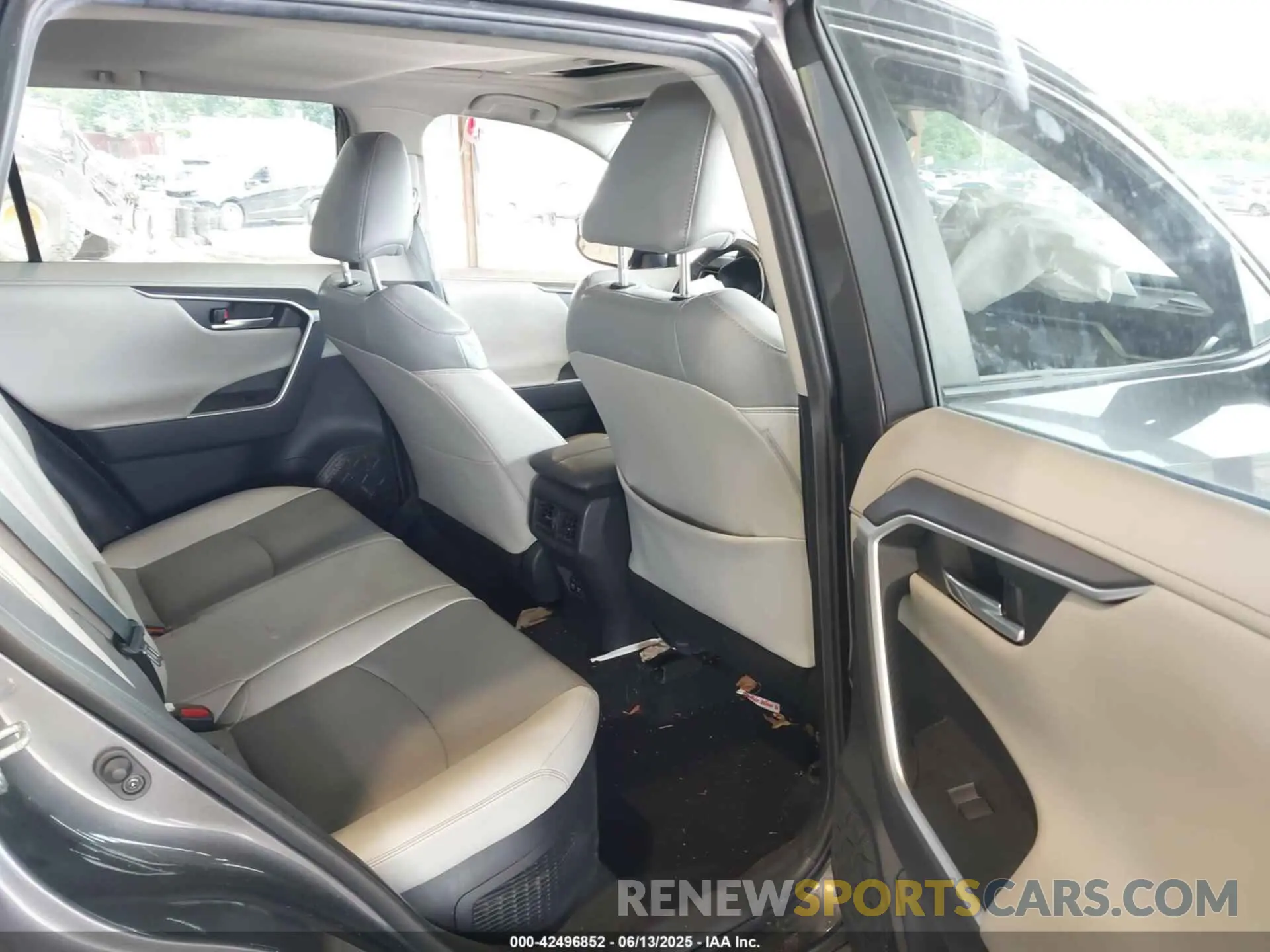 8 Photograph of a damaged car 2T3DWRFV5KW021058 TOYOTA RAV4 HYBRID 2019