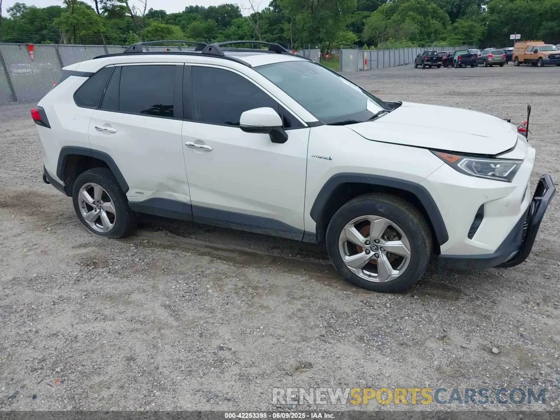 1 Photograph of a damaged car 2T3DWRFV8KW009793 TOYOTA RAV4 HYBRID 2019