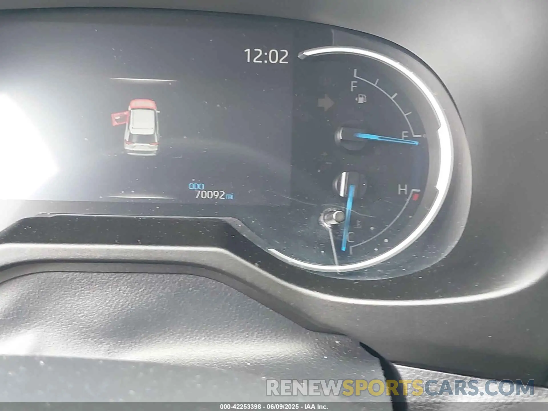 14 Photograph of a damaged car 2T3DWRFV8KW009793 TOYOTA RAV4 HYBRID 2019
