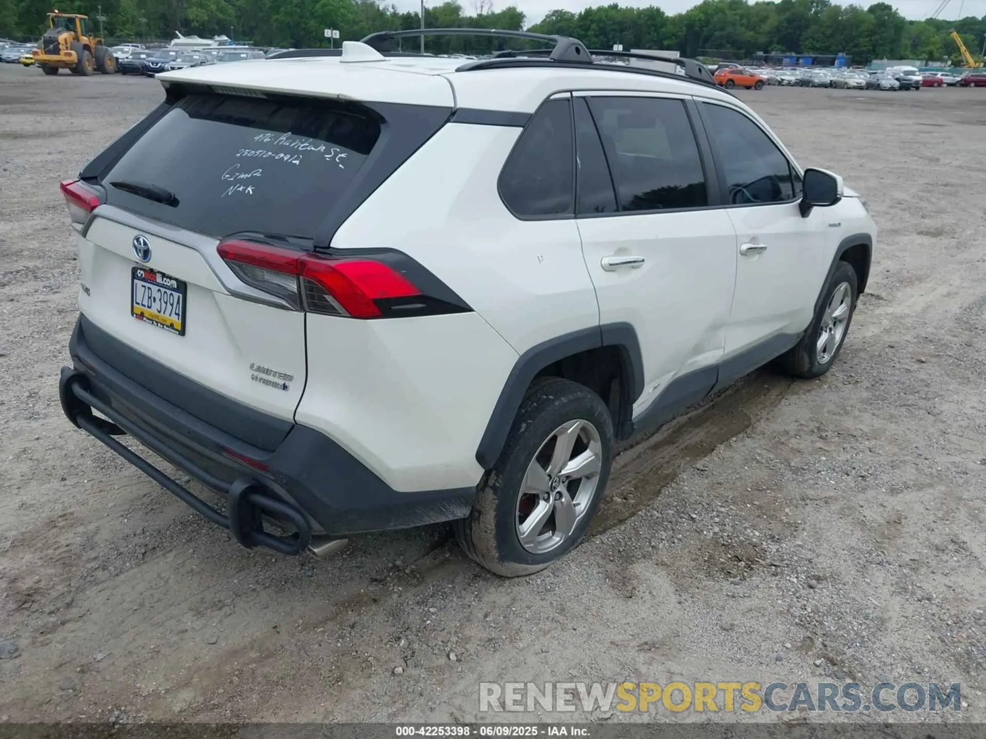 4 Photograph of a damaged car 2T3DWRFV8KW009793 TOYOTA RAV4 HYBRID 2019