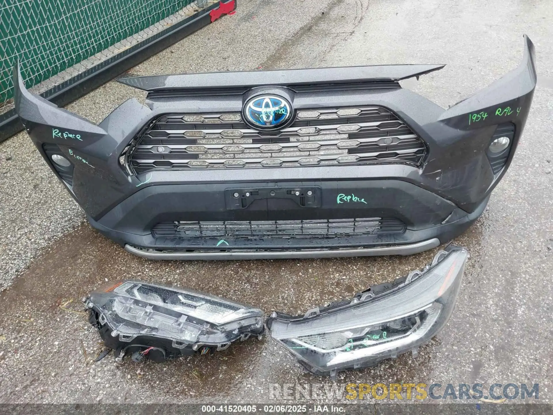 12 Photograph of a damaged car 2T3DWRFV9KW031012 TOYOTA RAV4 HYBRID 2019