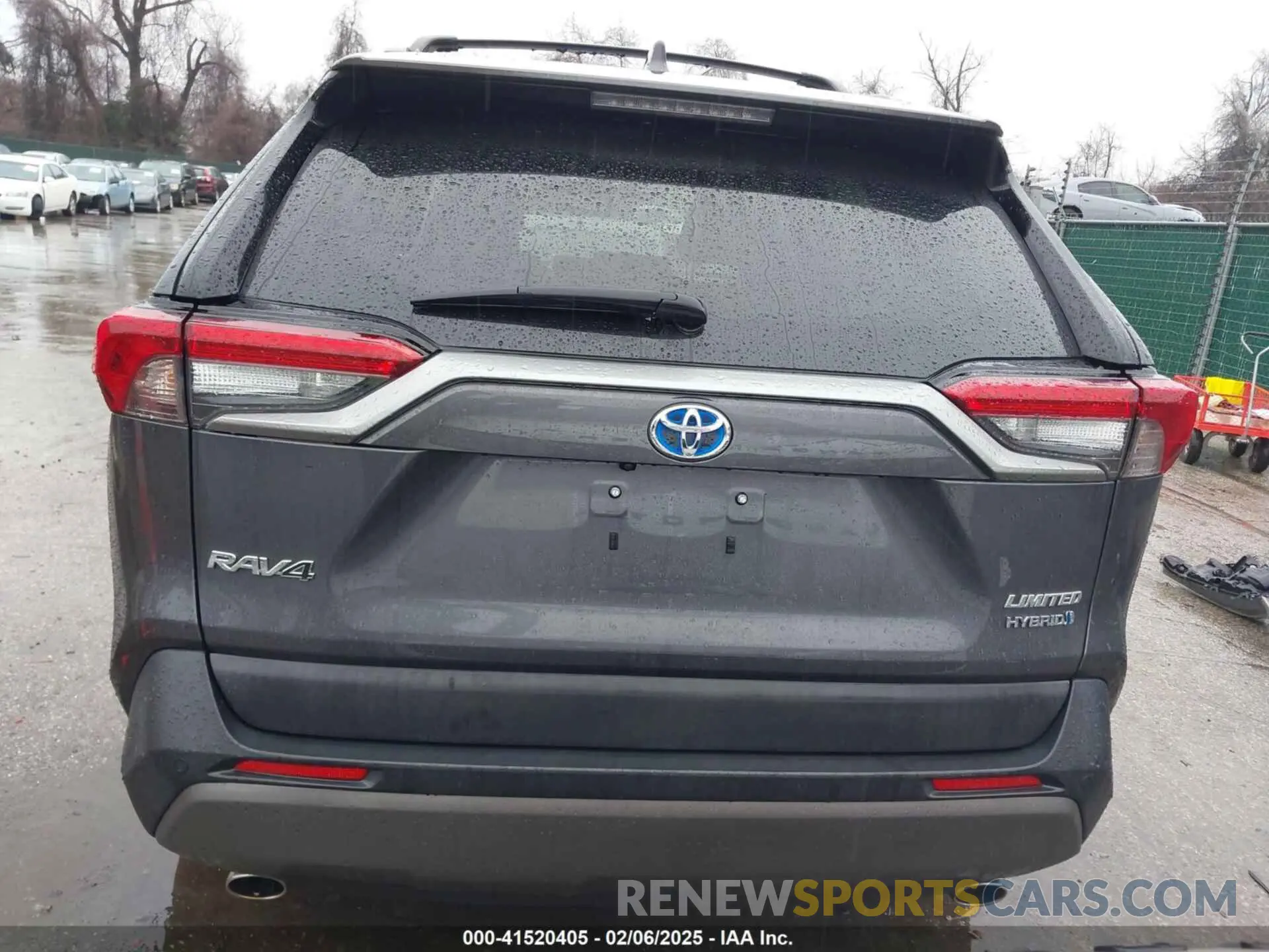 17 Photograph of a damaged car 2T3DWRFV9KW031012 TOYOTA RAV4 HYBRID 2019