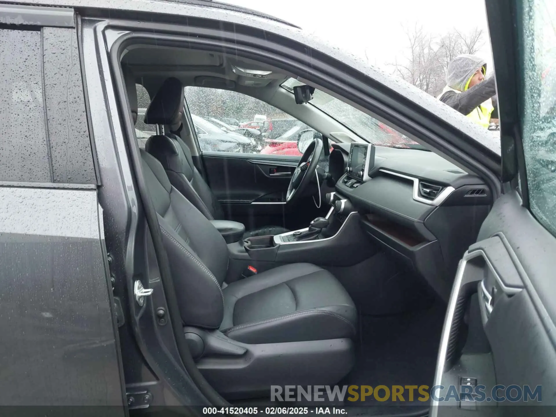 5 Photograph of a damaged car 2T3DWRFV9KW031012 TOYOTA RAV4 HYBRID 2019