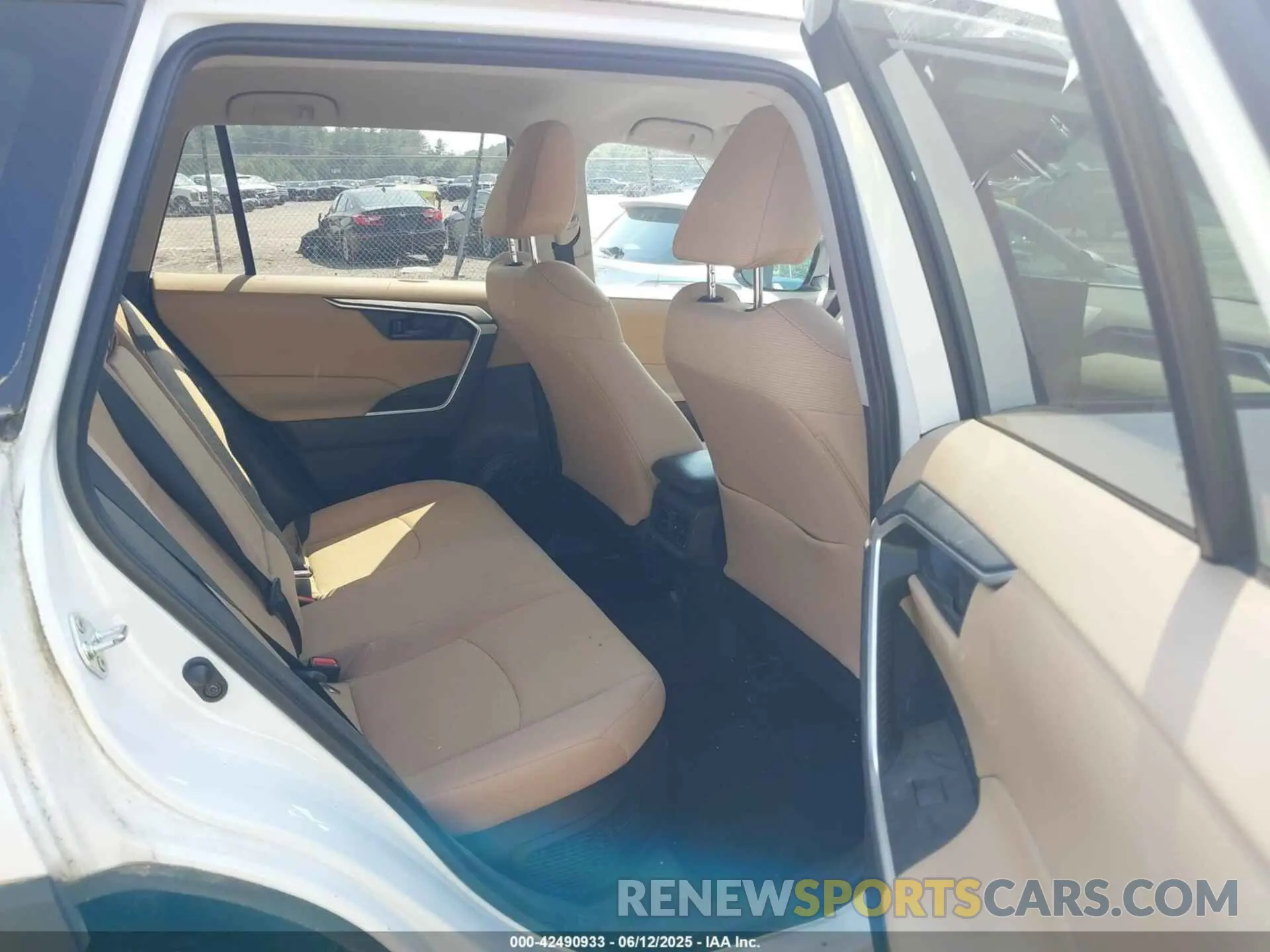 8 Photograph of a damaged car 2T3LWRFV0KW024848 TOYOTA RAV4 HYBRID 2019