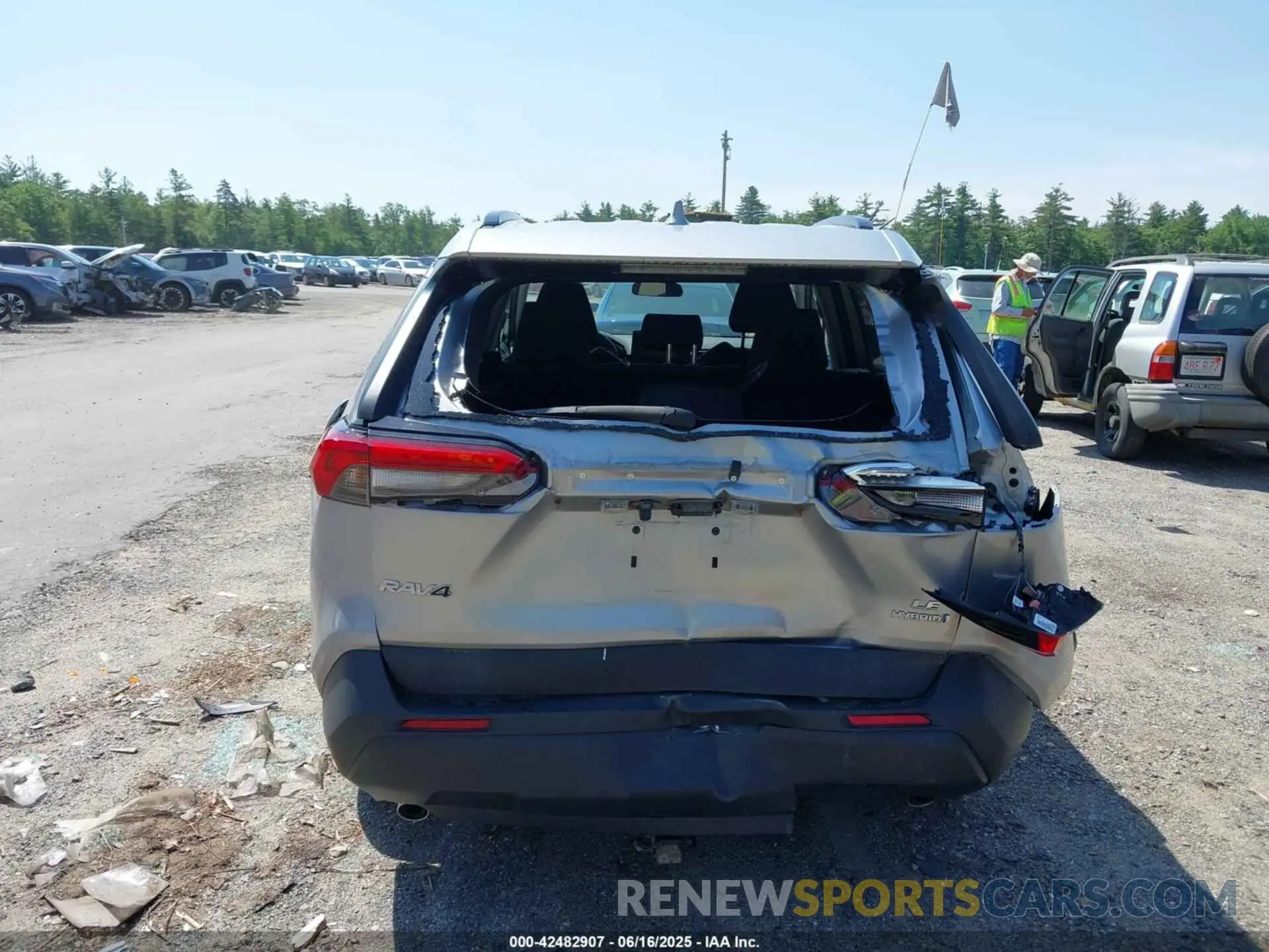 16 Photograph of a damaged car 2T3LWRFV1KW018878 TOYOTA RAV4 HYBRID 2019