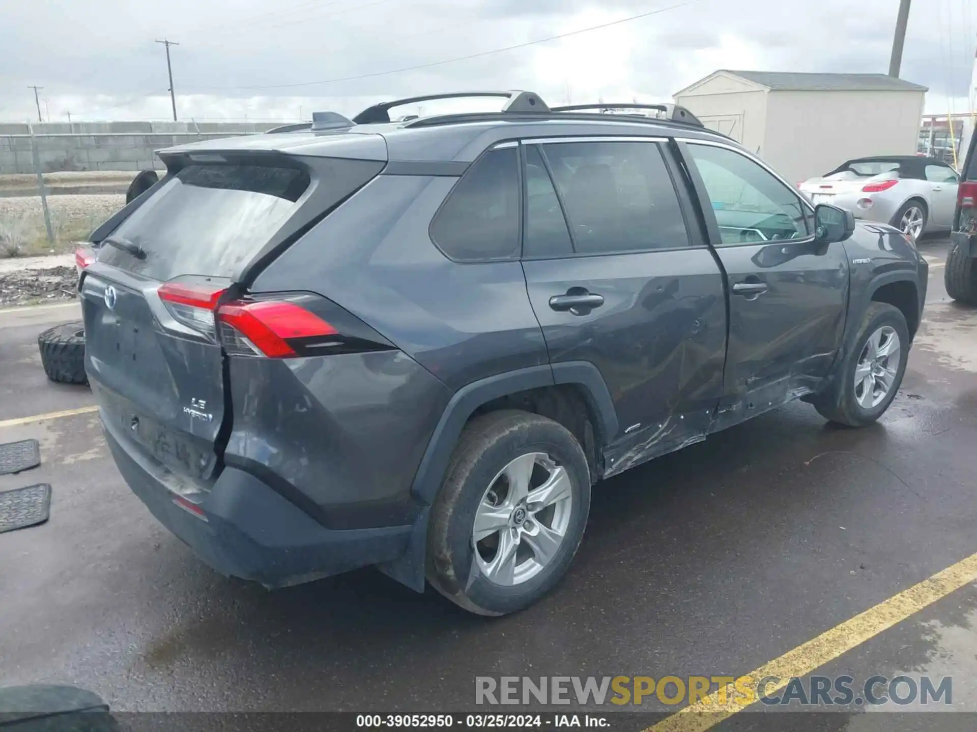 4 Photograph of a damaged car 2T3LWRFV5KW038941 TOYOTA RAV4 HYBRID 2019