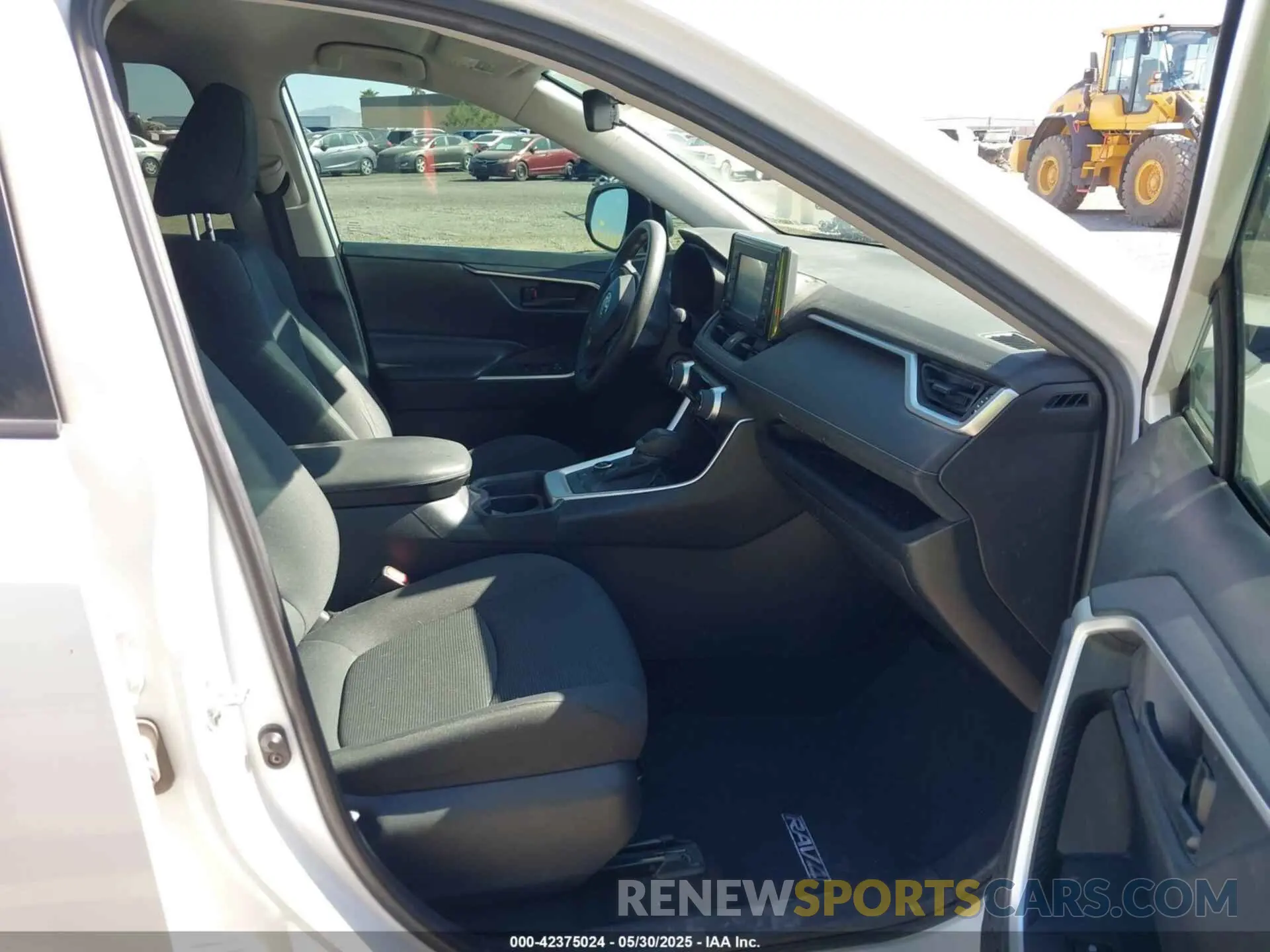 5 Photograph of a damaged car 2T3LWRFV7KW013250 TOYOTA RAV4 HYBRID 2019