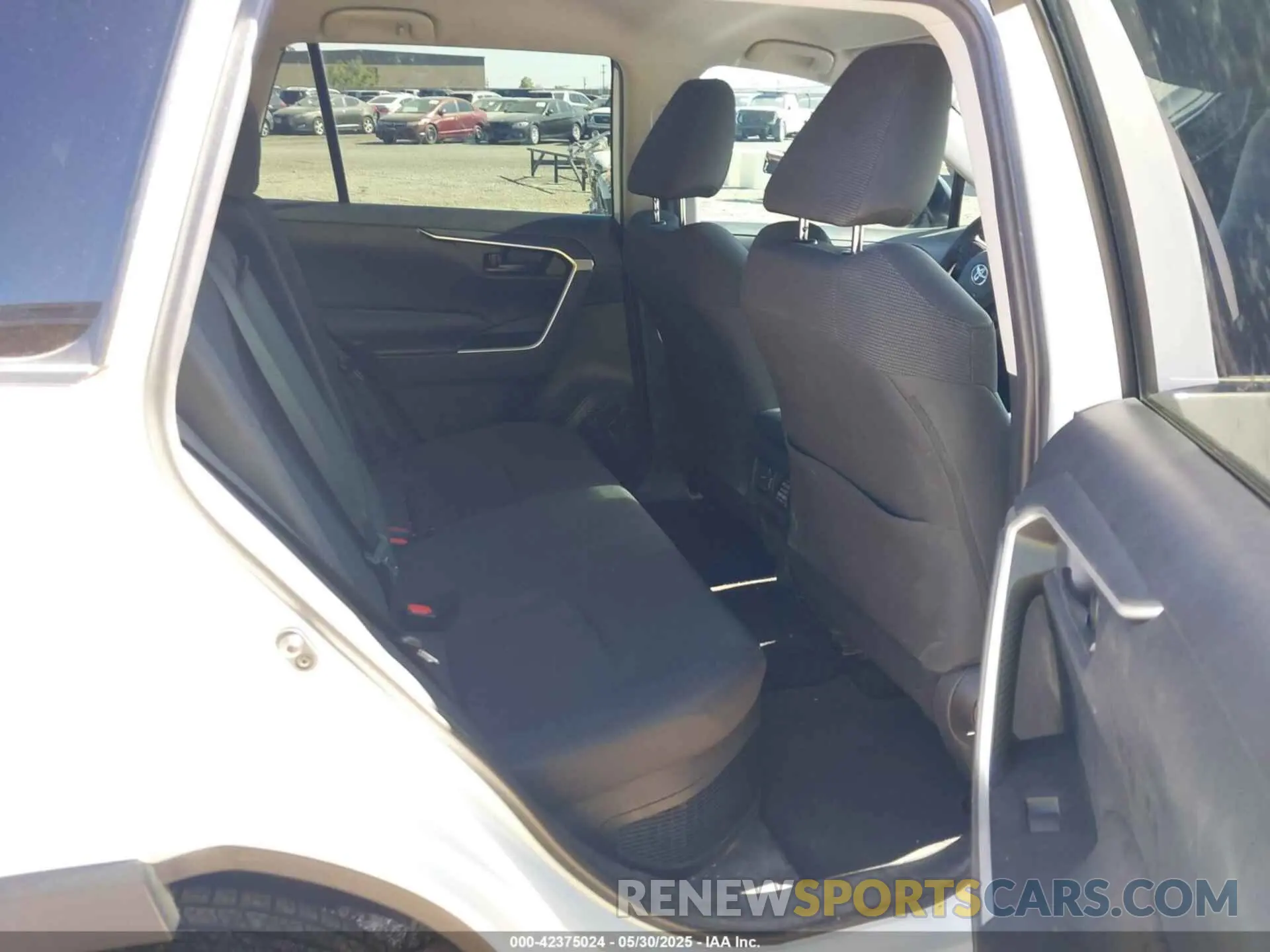 8 Photograph of a damaged car 2T3LWRFV7KW013250 TOYOTA RAV4 HYBRID 2019