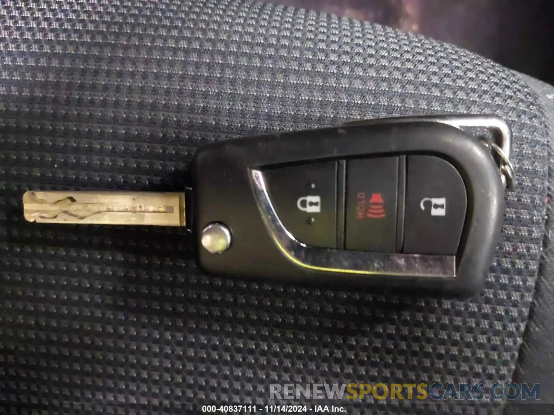 11 Photograph of a damaged car 2T3LWRFV9KW023763 TOYOTA RAV4 HYBRID 2019