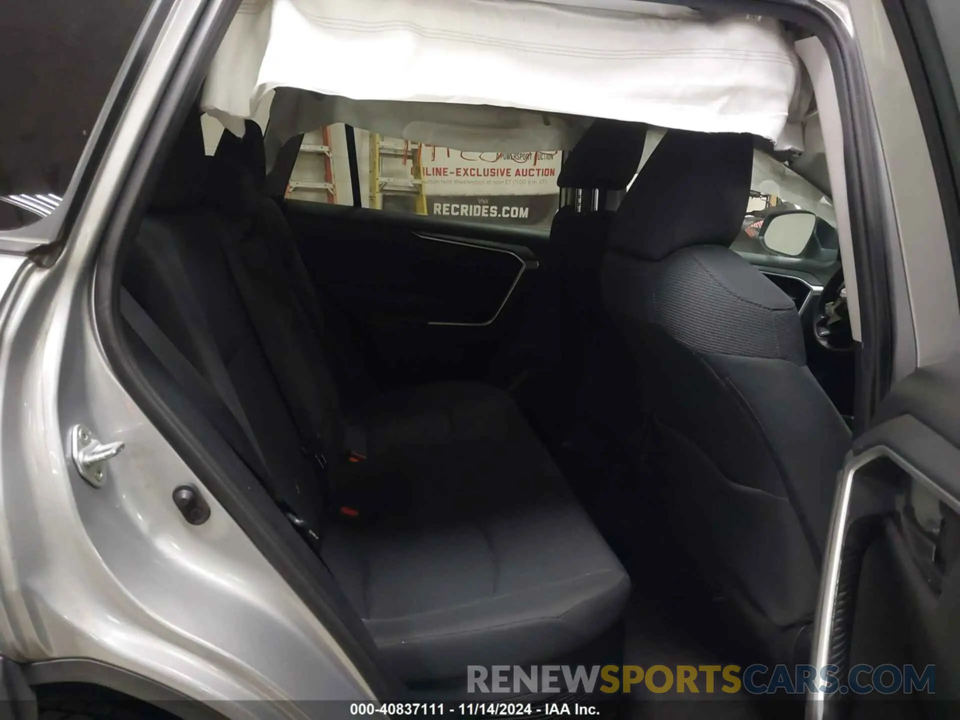 8 Photograph of a damaged car 2T3LWRFV9KW023763 TOYOTA RAV4 HYBRID 2019