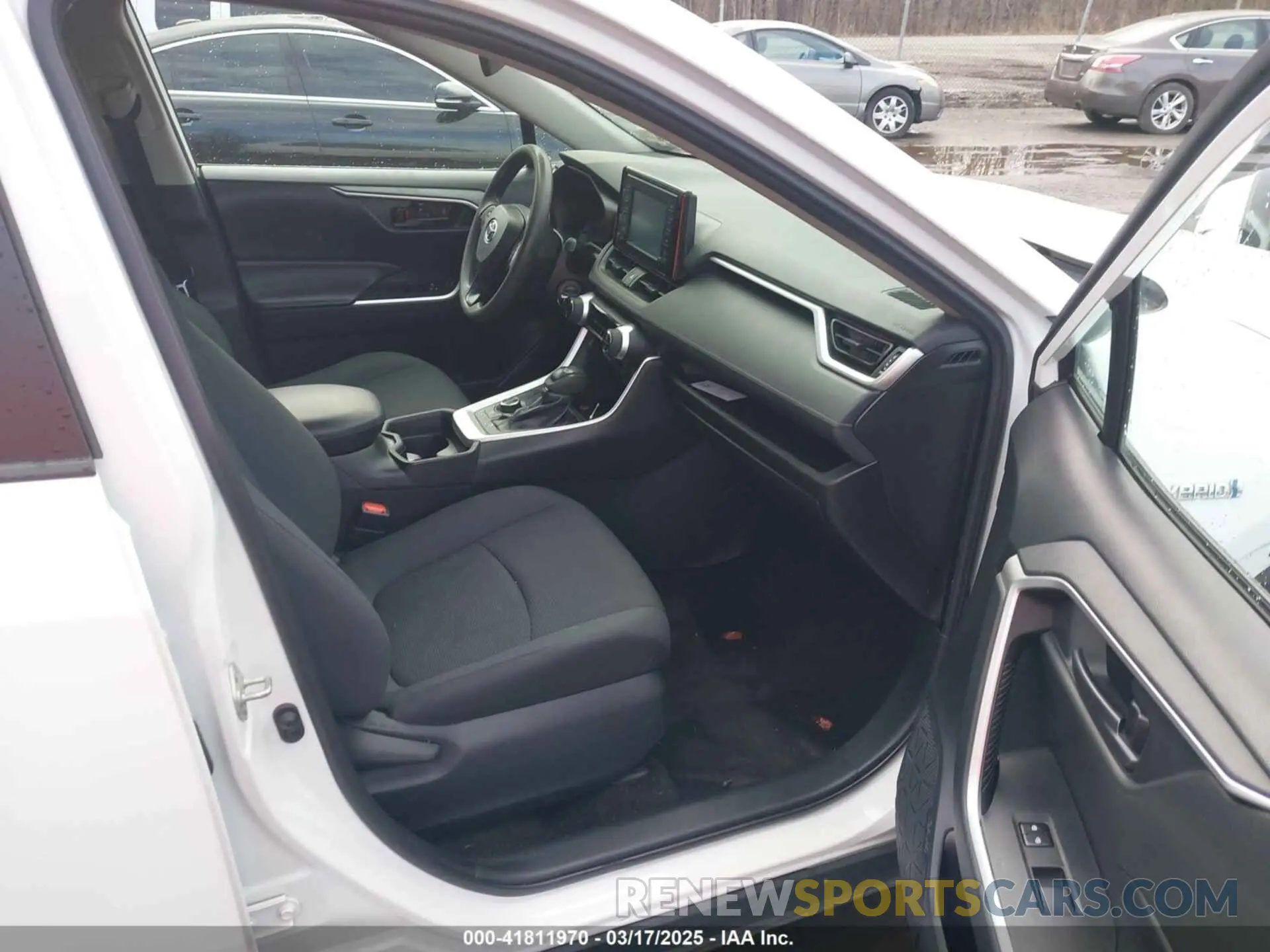 5 Photograph of a damaged car 2T3MWRFV2KW009546 TOYOTA RAV4 HYBRID 2019