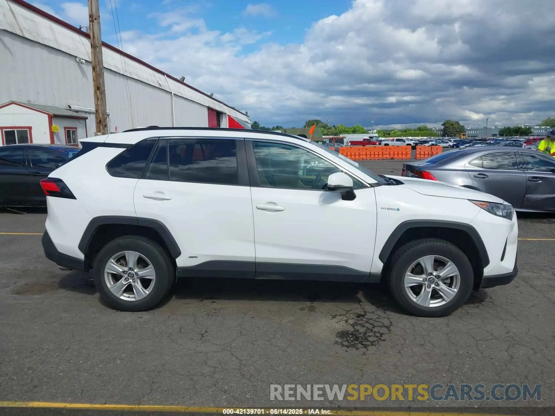13 Photograph of a damaged car 2T3MWRFV5KW031654 TOYOTA RAV4 HYBRID 2019