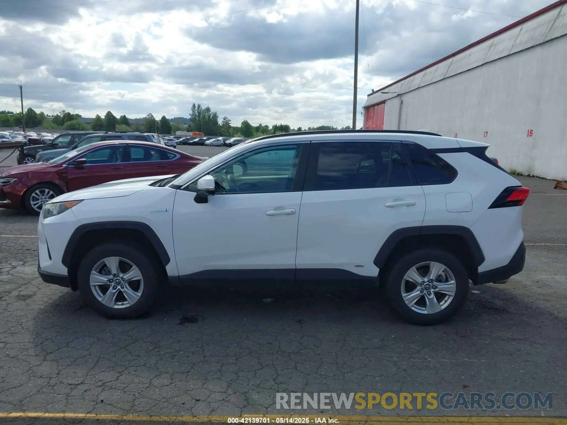 14 Photograph of a damaged car 2T3MWRFV5KW031654 TOYOTA RAV4 HYBRID 2019