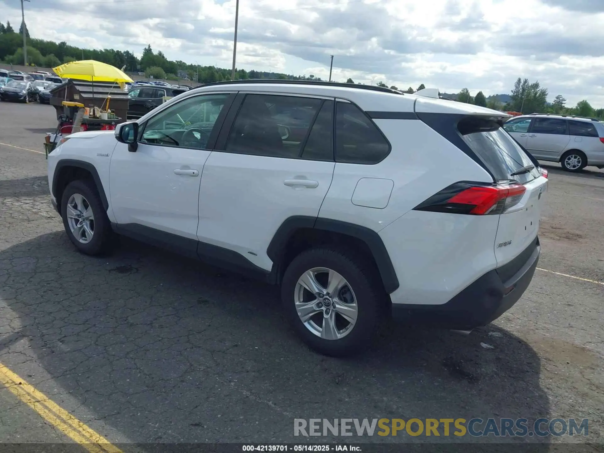 3 Photograph of a damaged car 2T3MWRFV5KW031654 TOYOTA RAV4 HYBRID 2019