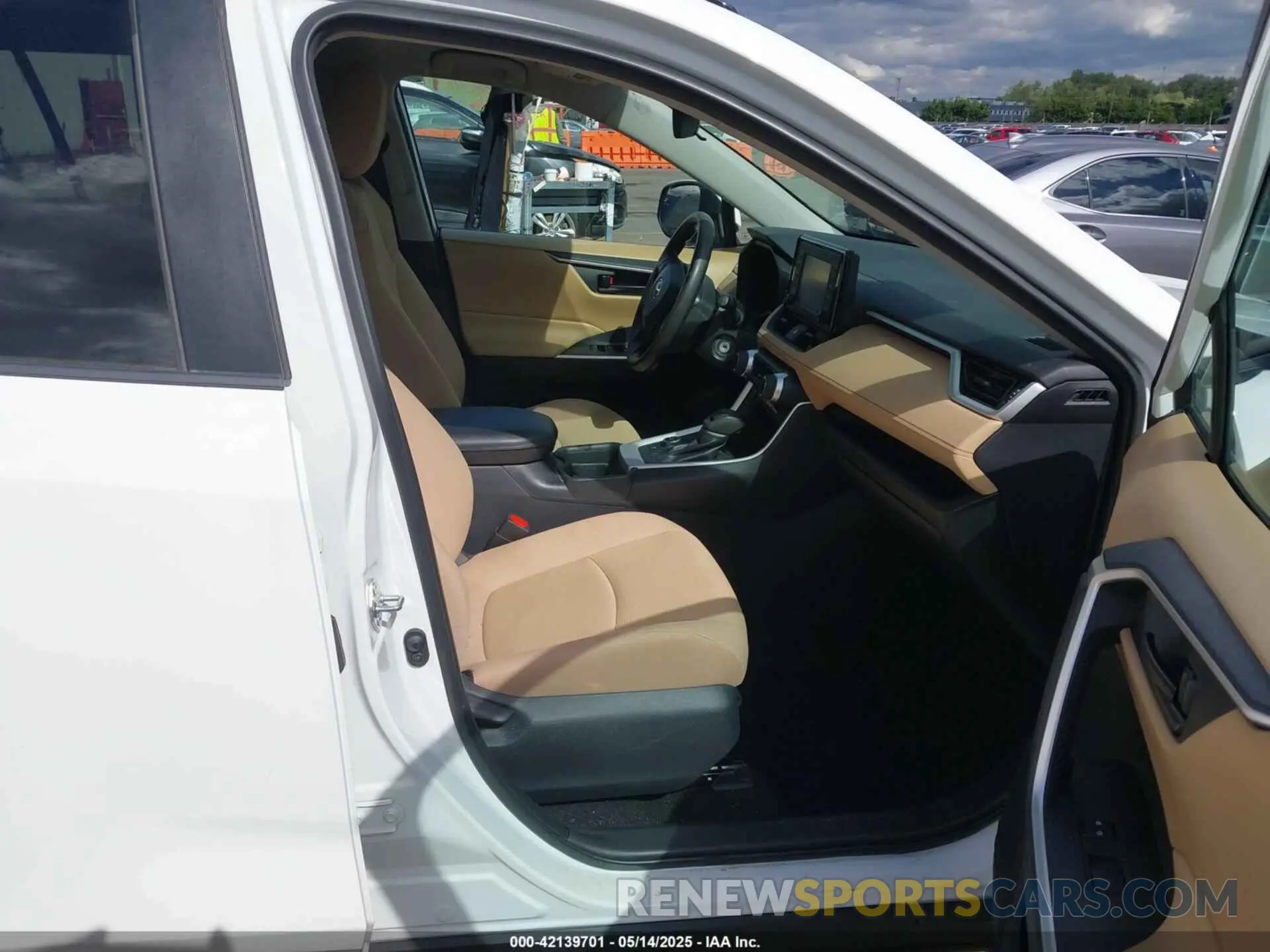 5 Photograph of a damaged car 2T3MWRFV5KW031654 TOYOTA RAV4 HYBRID 2019