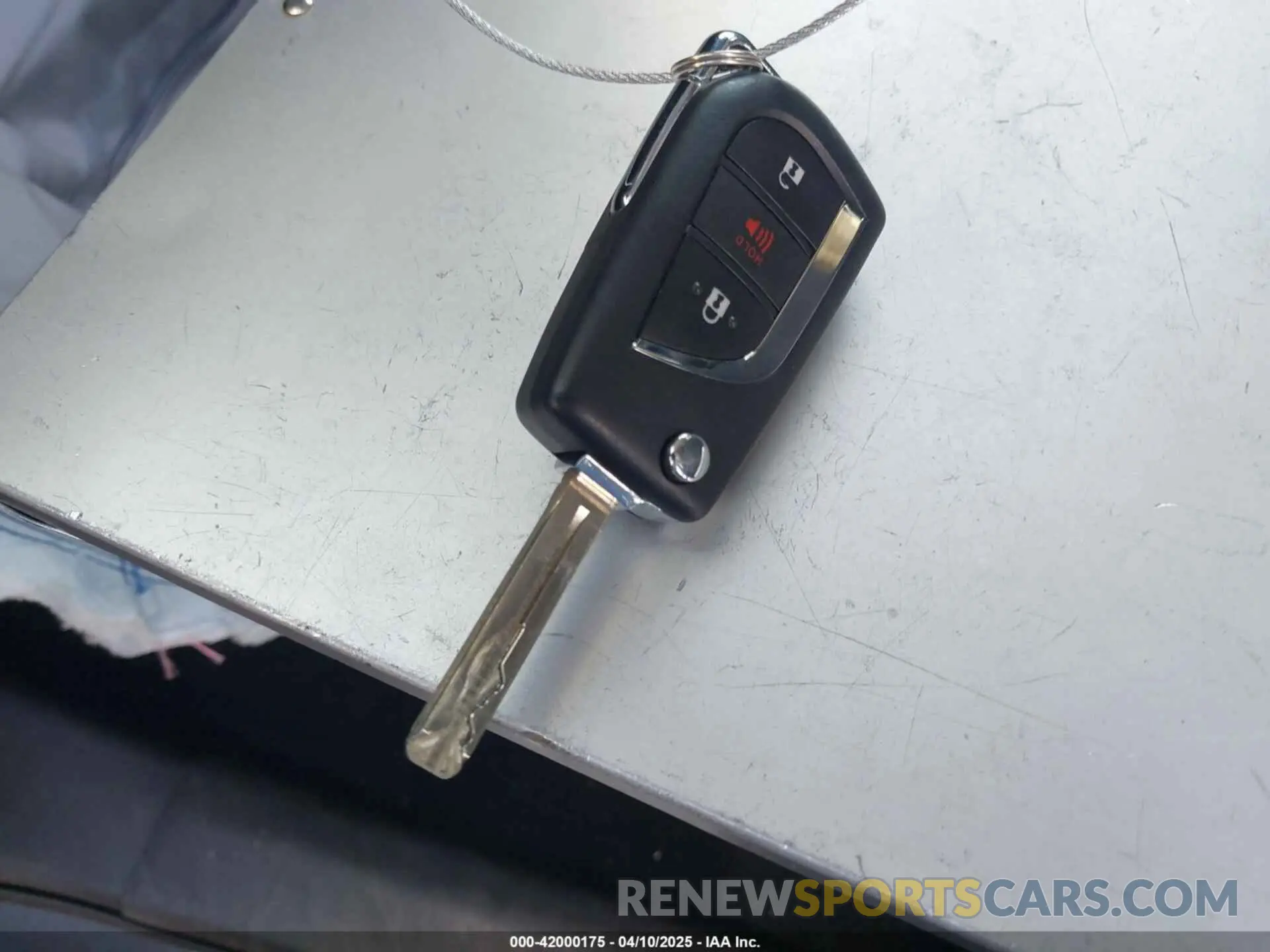 11 Photograph of a damaged car 2T3MWRFV9KW006563 TOYOTA RAV4 HYBRID 2019