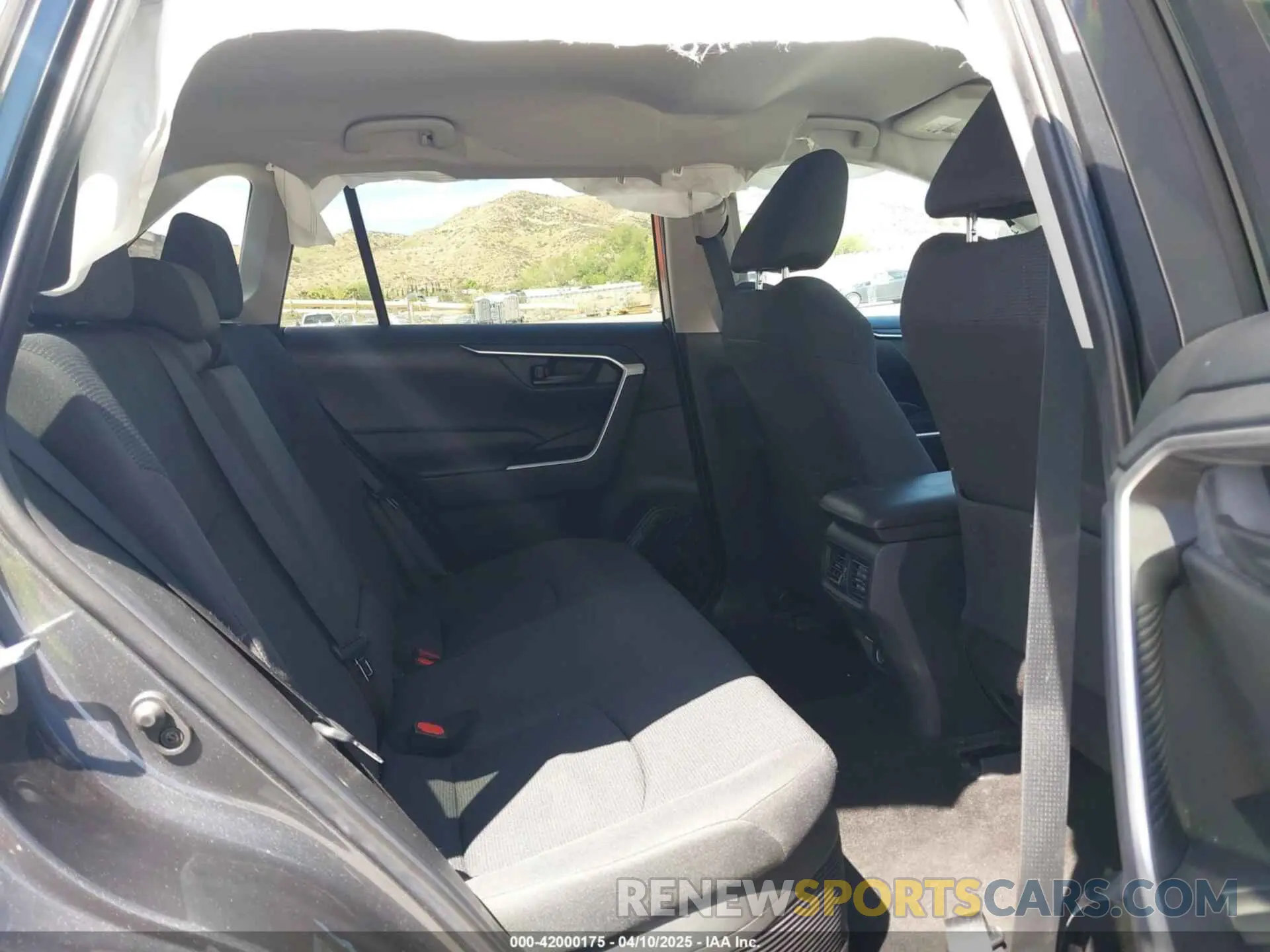 8 Photograph of a damaged car 2T3MWRFV9KW006563 TOYOTA RAV4 HYBRID 2019