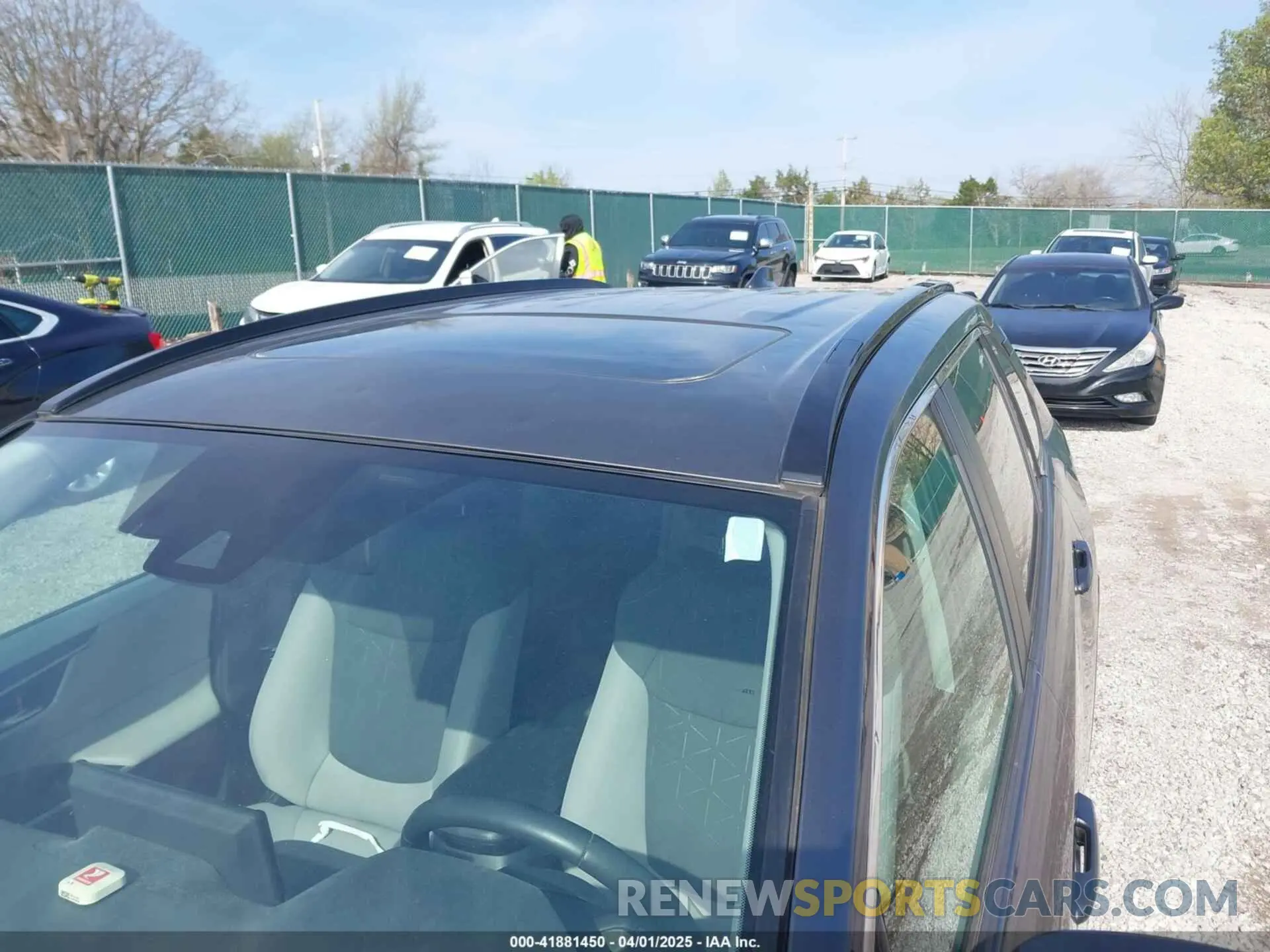 17 Photograph of a damaged car 2T3RWRFV0KW027727 TOYOTA RAV4 HYBRID 2019
