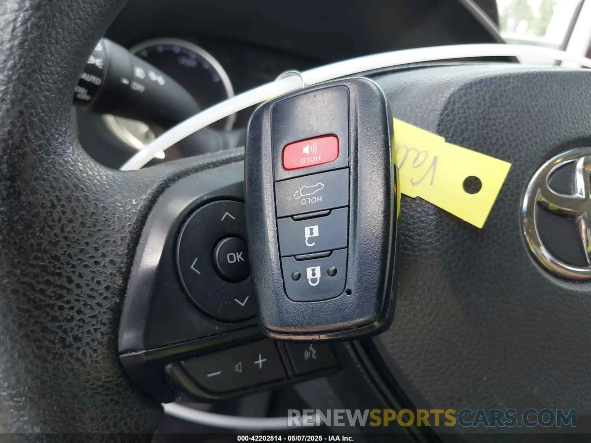 11 Photograph of a damaged car 2T3RWRFV1KW030037 TOYOTA RAV4 HYBRID 2019