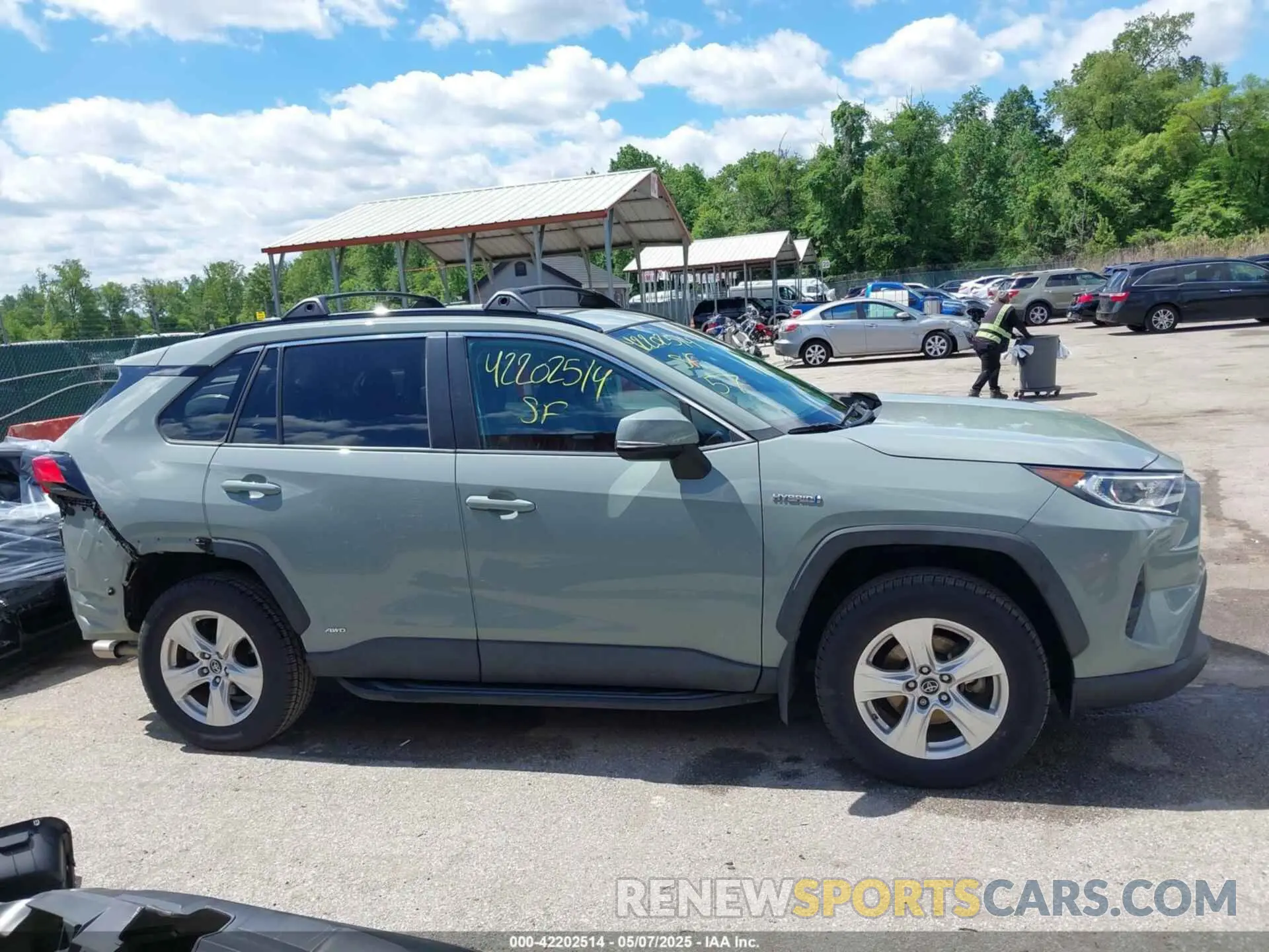 14 Photograph of a damaged car 2T3RWRFV1KW030037 TOYOTA RAV4 HYBRID 2019