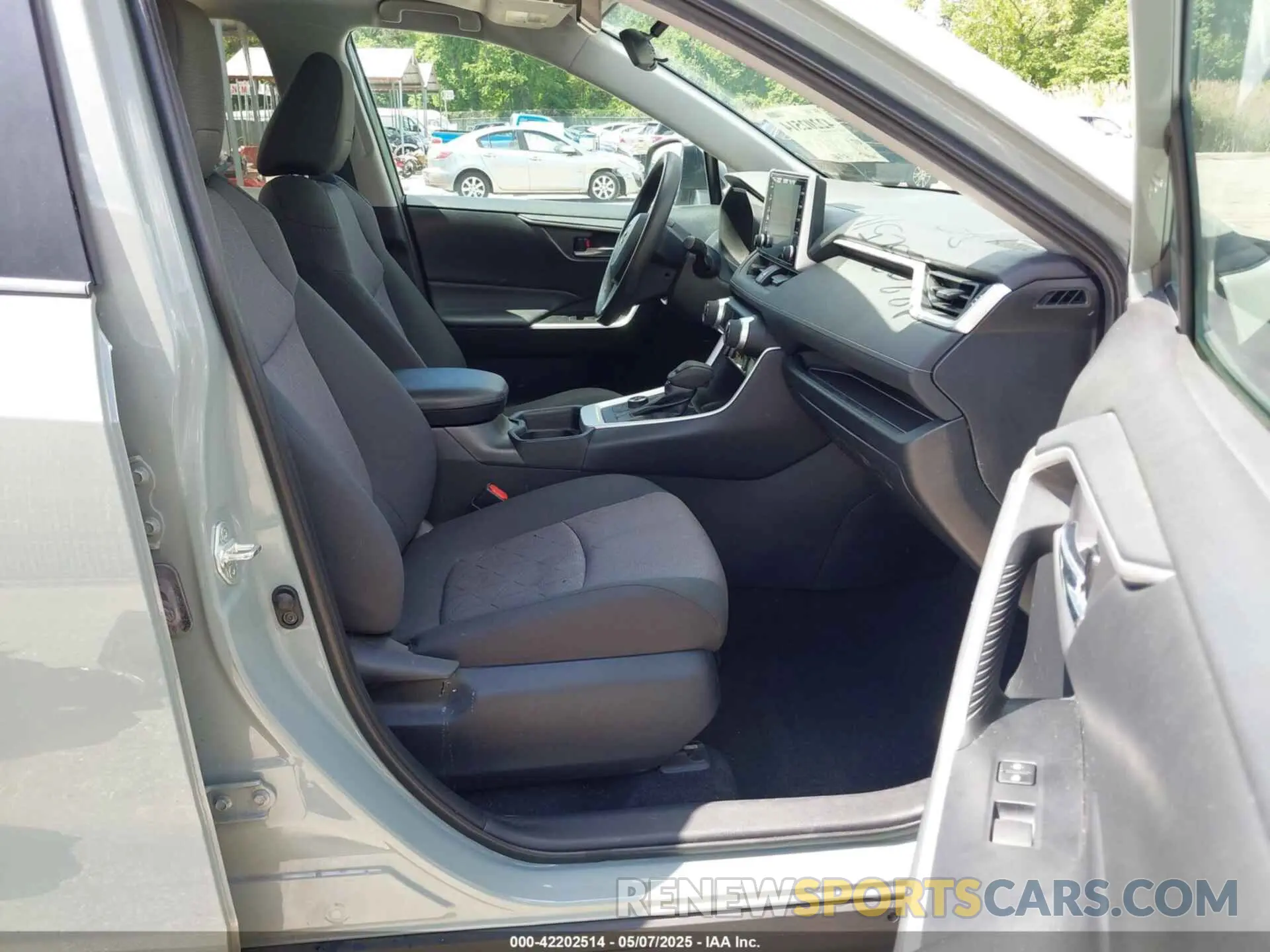 5 Photograph of a damaged car 2T3RWRFV1KW030037 TOYOTA RAV4 HYBRID 2019