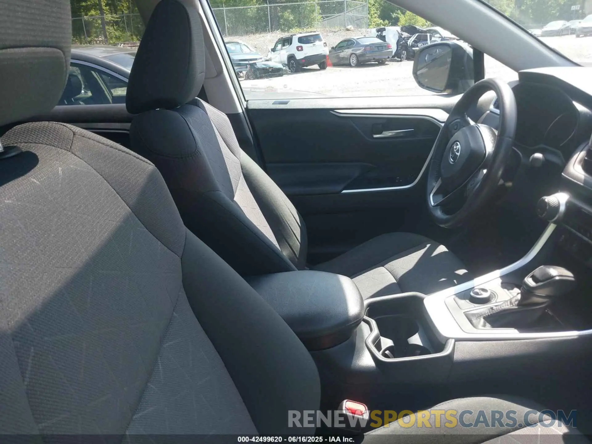 5 Photograph of a damaged car 2T3RWRFV2KW020164 TOYOTA RAV4 HYBRID 2019