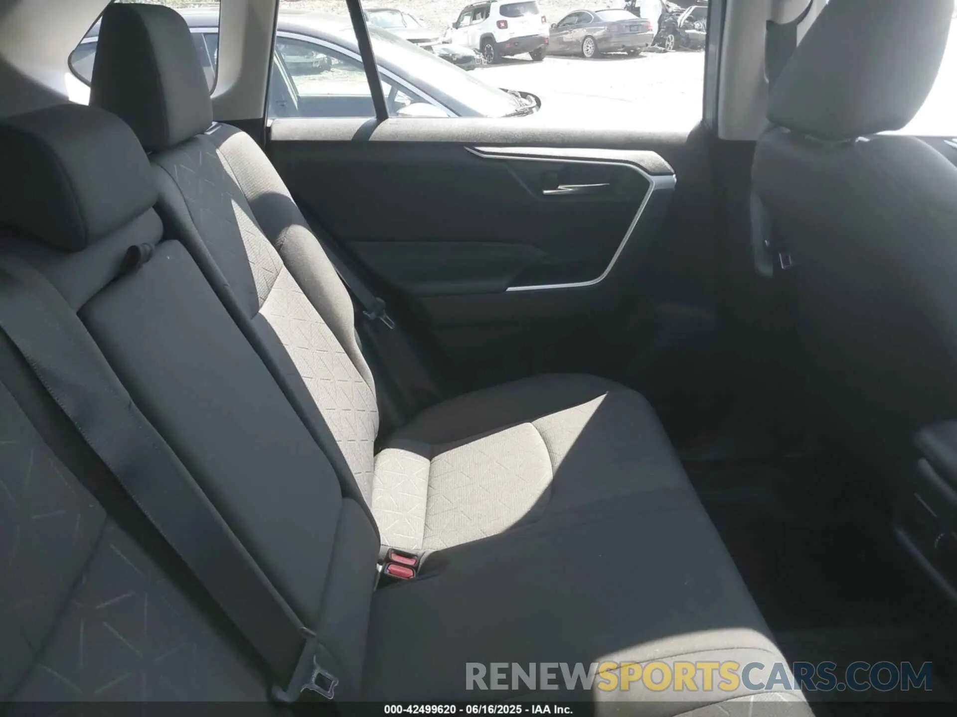 8 Photograph of a damaged car 2T3RWRFV2KW020164 TOYOTA RAV4 HYBRID 2019