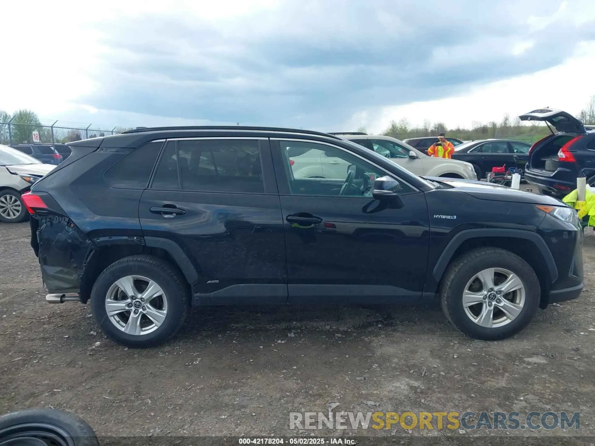 14 Photograph of a damaged car 2T3RWRFV3KW010551 TOYOTA RAV4 HYBRID 2019