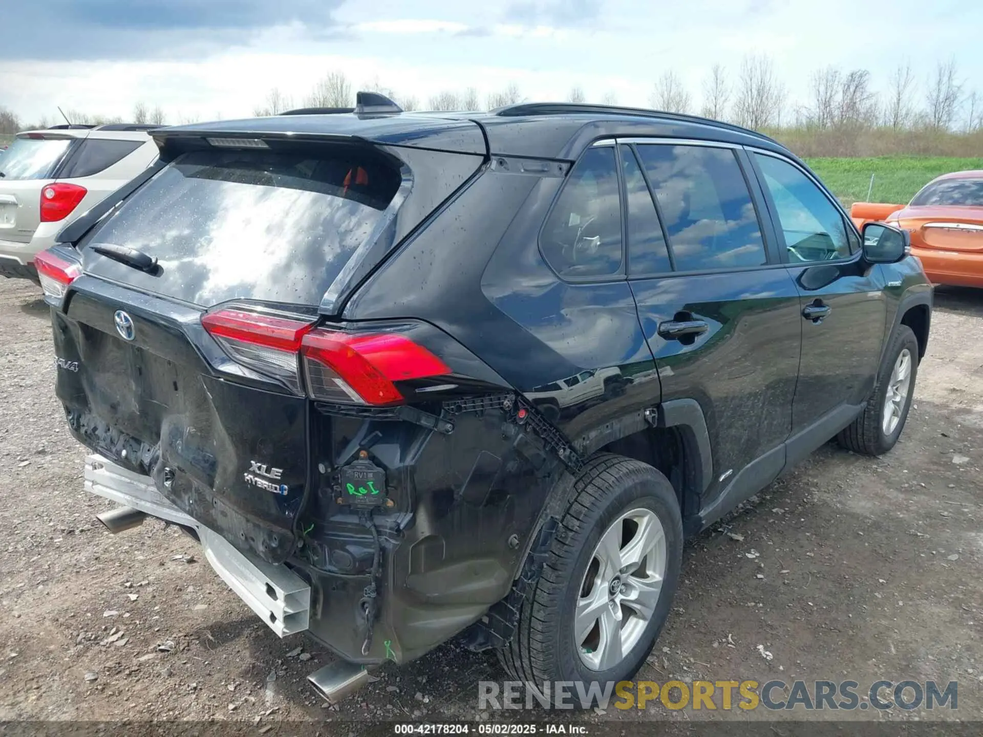 4 Photograph of a damaged car 2T3RWRFV3KW010551 TOYOTA RAV4 HYBRID 2019