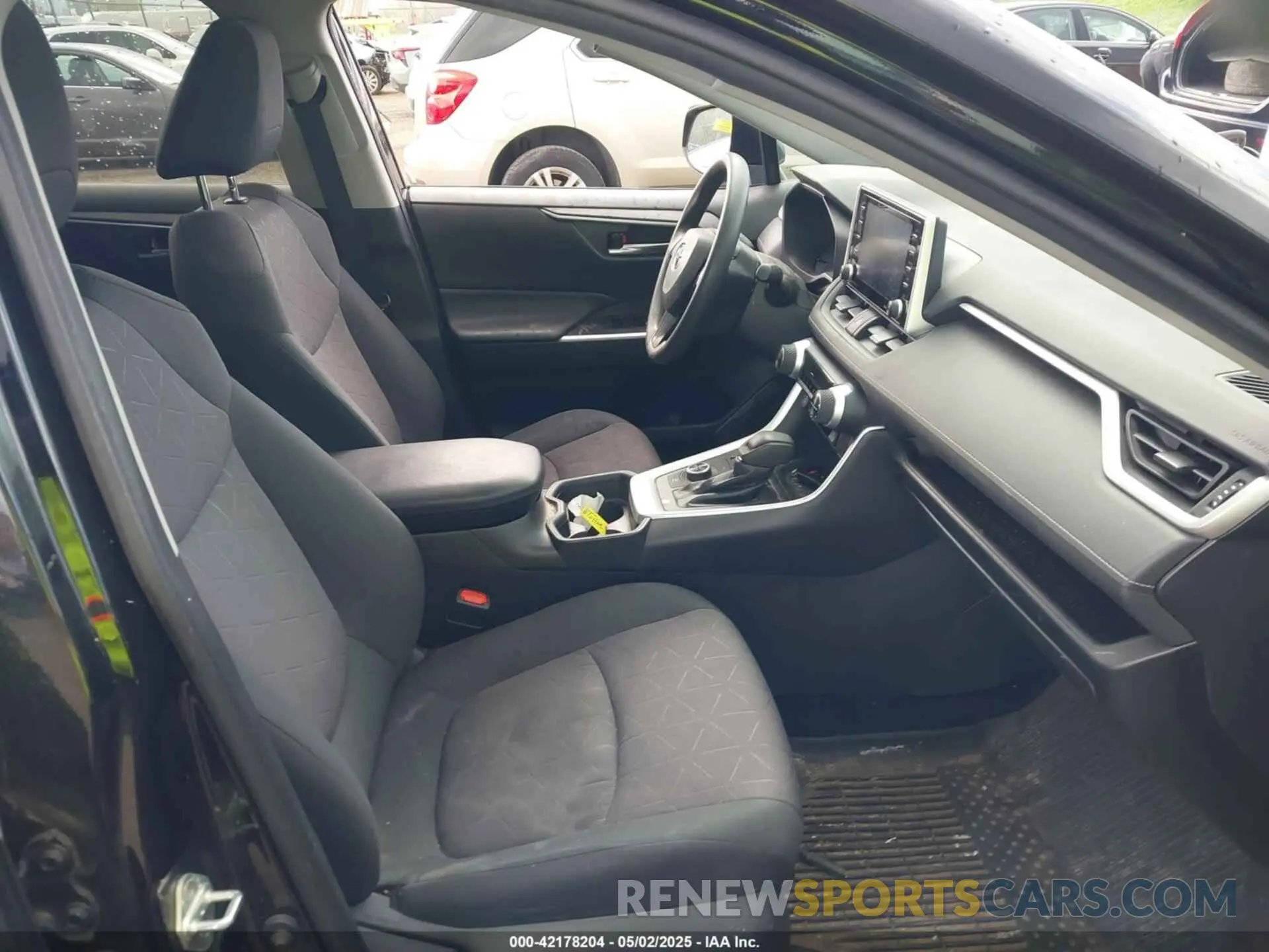 5 Photograph of a damaged car 2T3RWRFV3KW010551 TOYOTA RAV4 HYBRID 2019