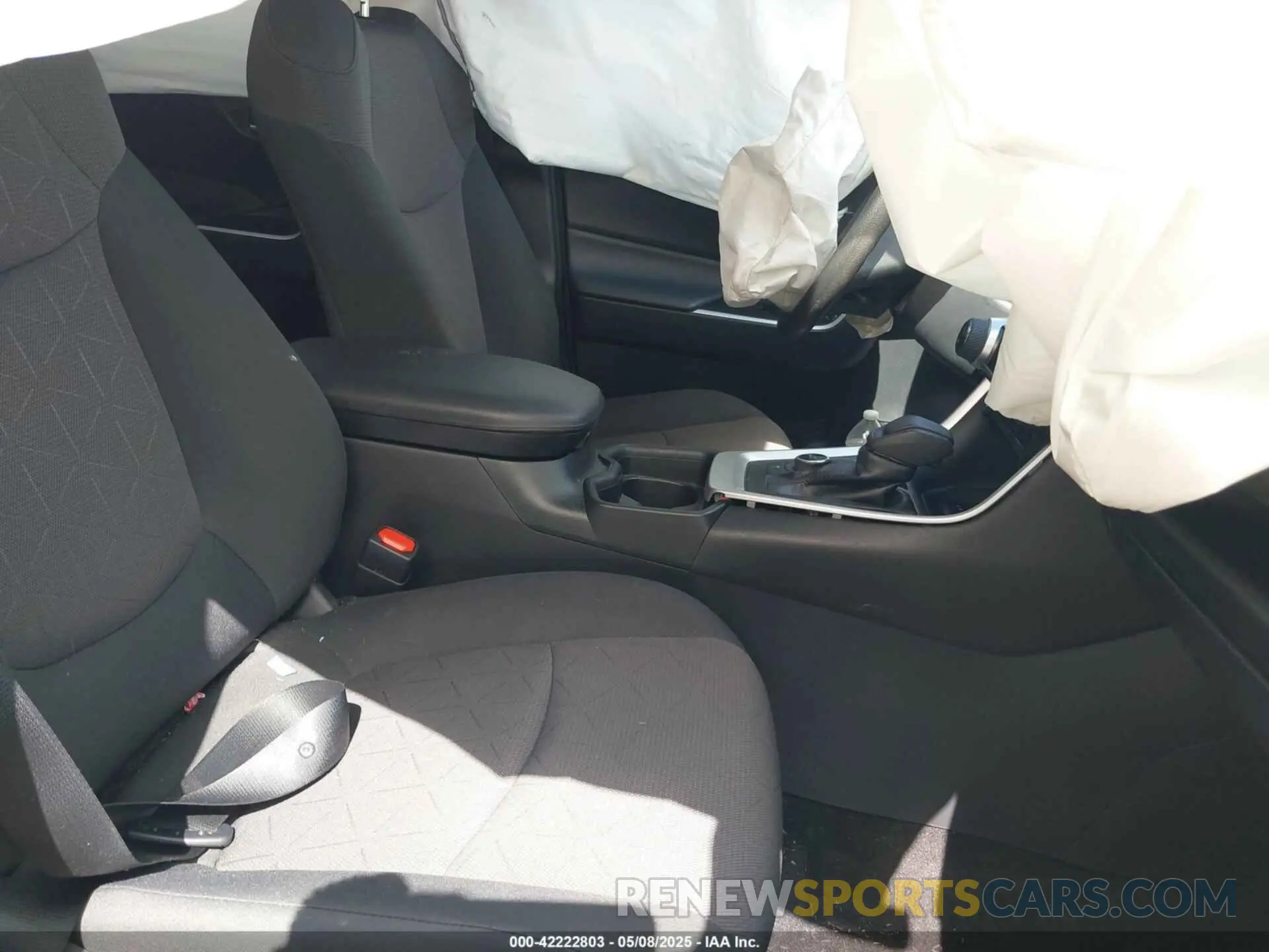 5 Photograph of a damaged car 2T3RWRFV4KW019212 TOYOTA RAV4 HYBRID 2019