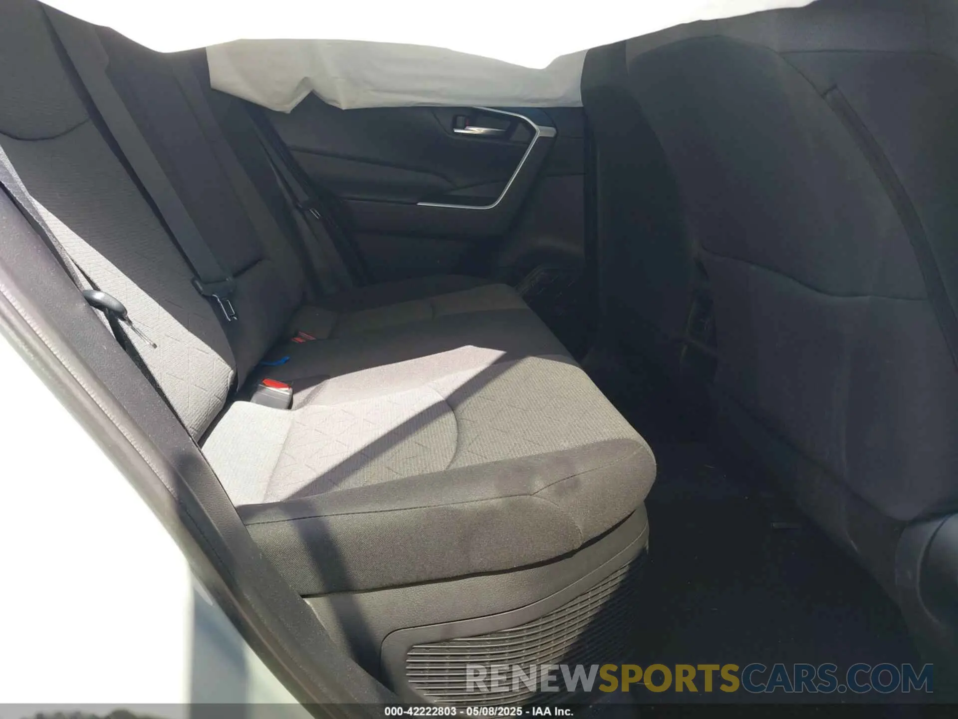 8 Photograph of a damaged car 2T3RWRFV4KW019212 TOYOTA RAV4 HYBRID 2019