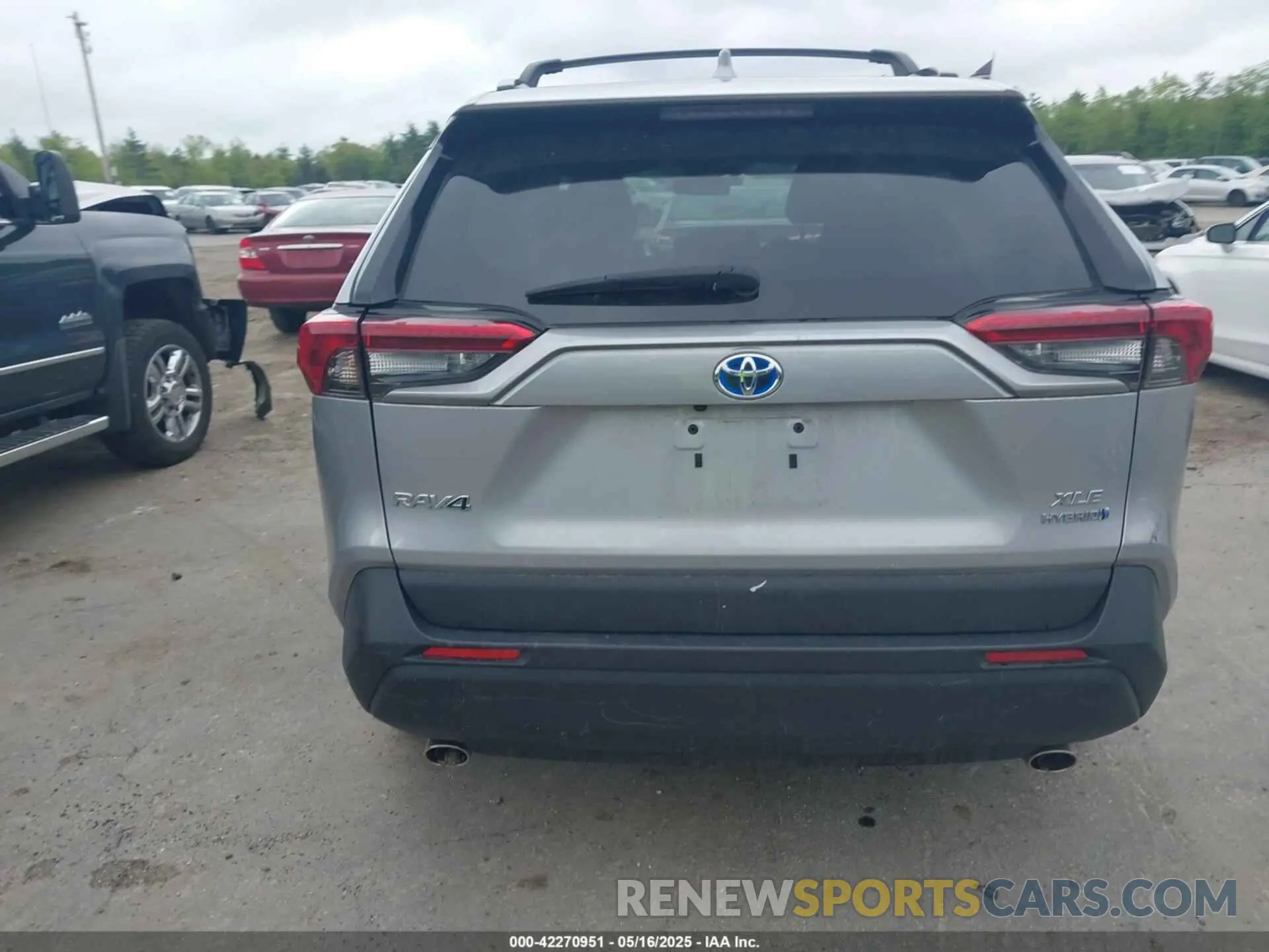 17 Photograph of a damaged car 2T3RWRFV5KW004833 TOYOTA RAV4 HYBRID 2019