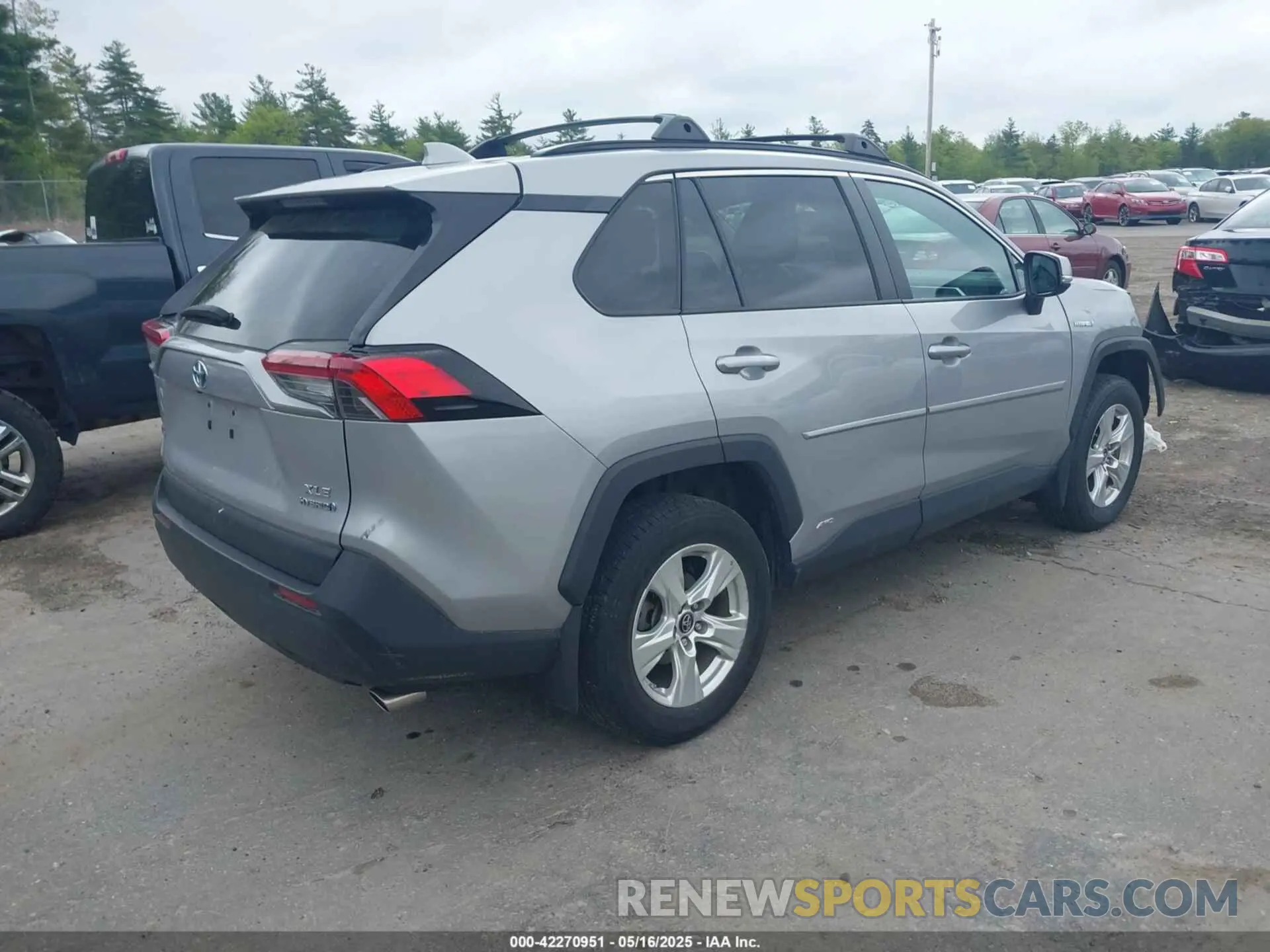4 Photograph of a damaged car 2T3RWRFV5KW004833 TOYOTA RAV4 HYBRID 2019
