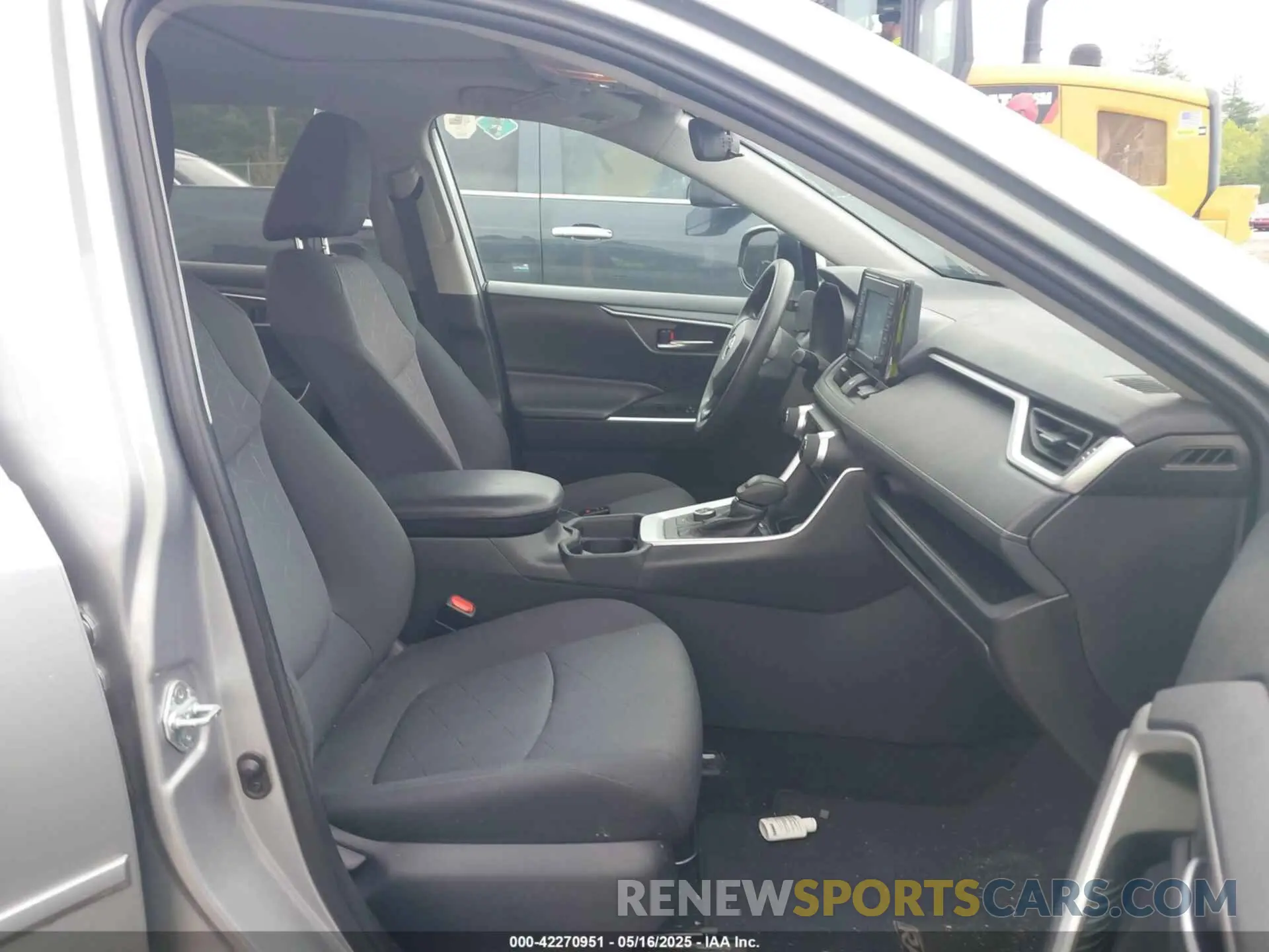 5 Photograph of a damaged car 2T3RWRFV5KW004833 TOYOTA RAV4 HYBRID 2019
