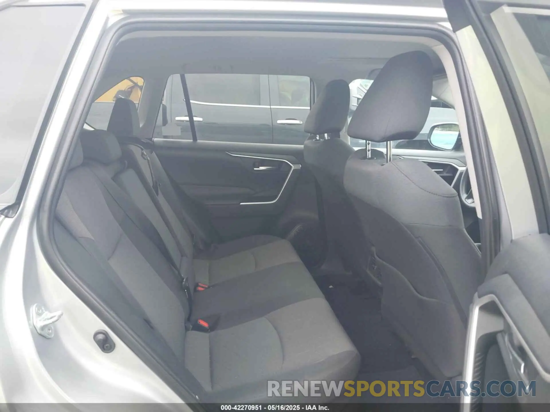 8 Photograph of a damaged car 2T3RWRFV5KW004833 TOYOTA RAV4 HYBRID 2019