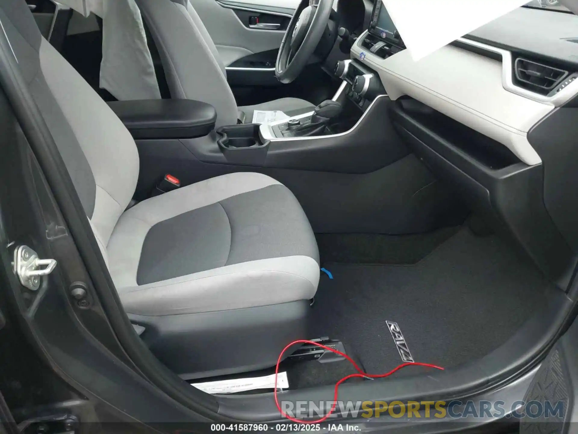 5 Photograph of a damaged car 2T3RWRFV7KW005532 TOYOTA RAV4 HYBRID 2019