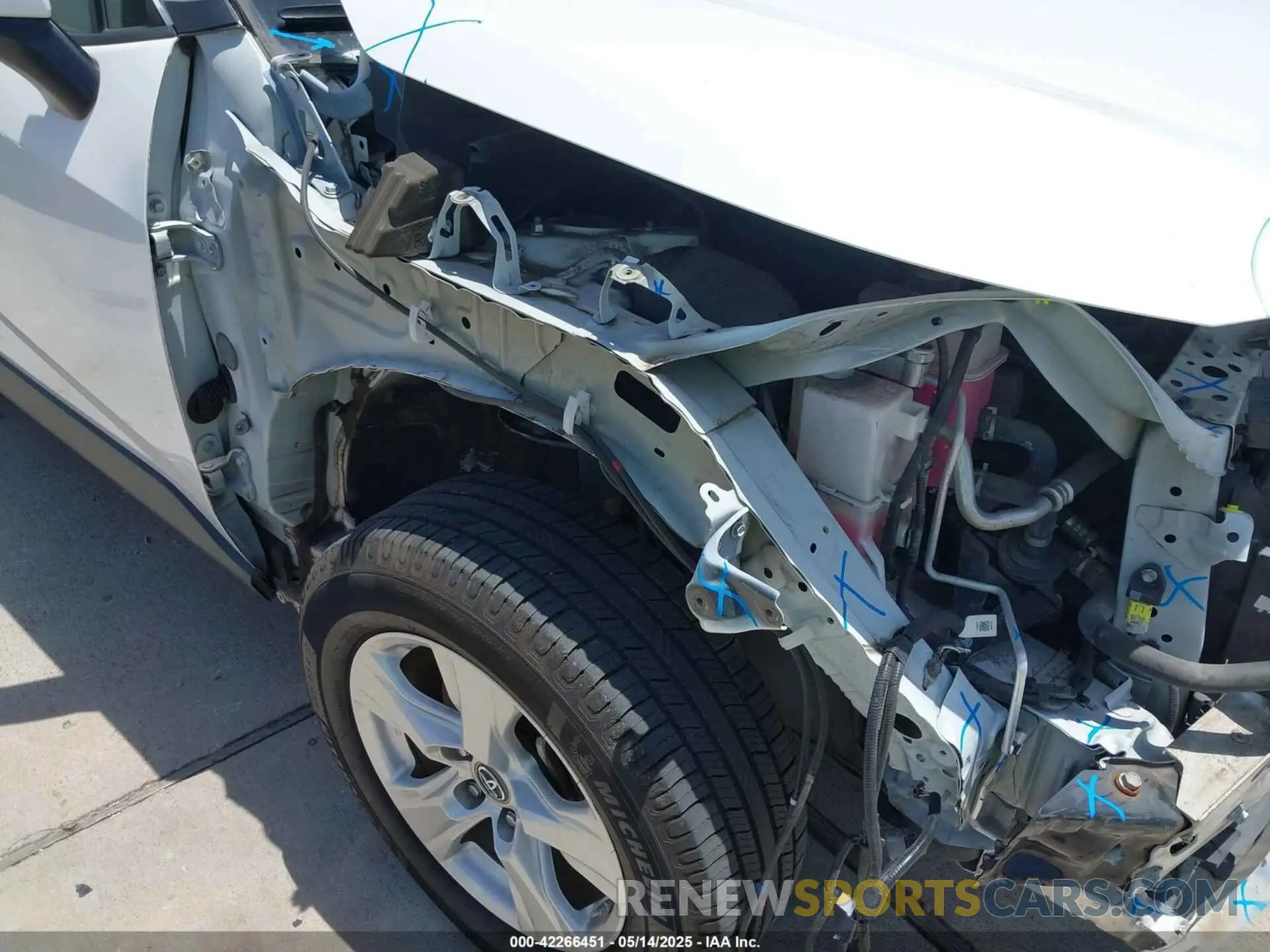17 Photograph of a damaged car 2T3RWRFV7KW042080 TOYOTA RAV4 HYBRID 2019