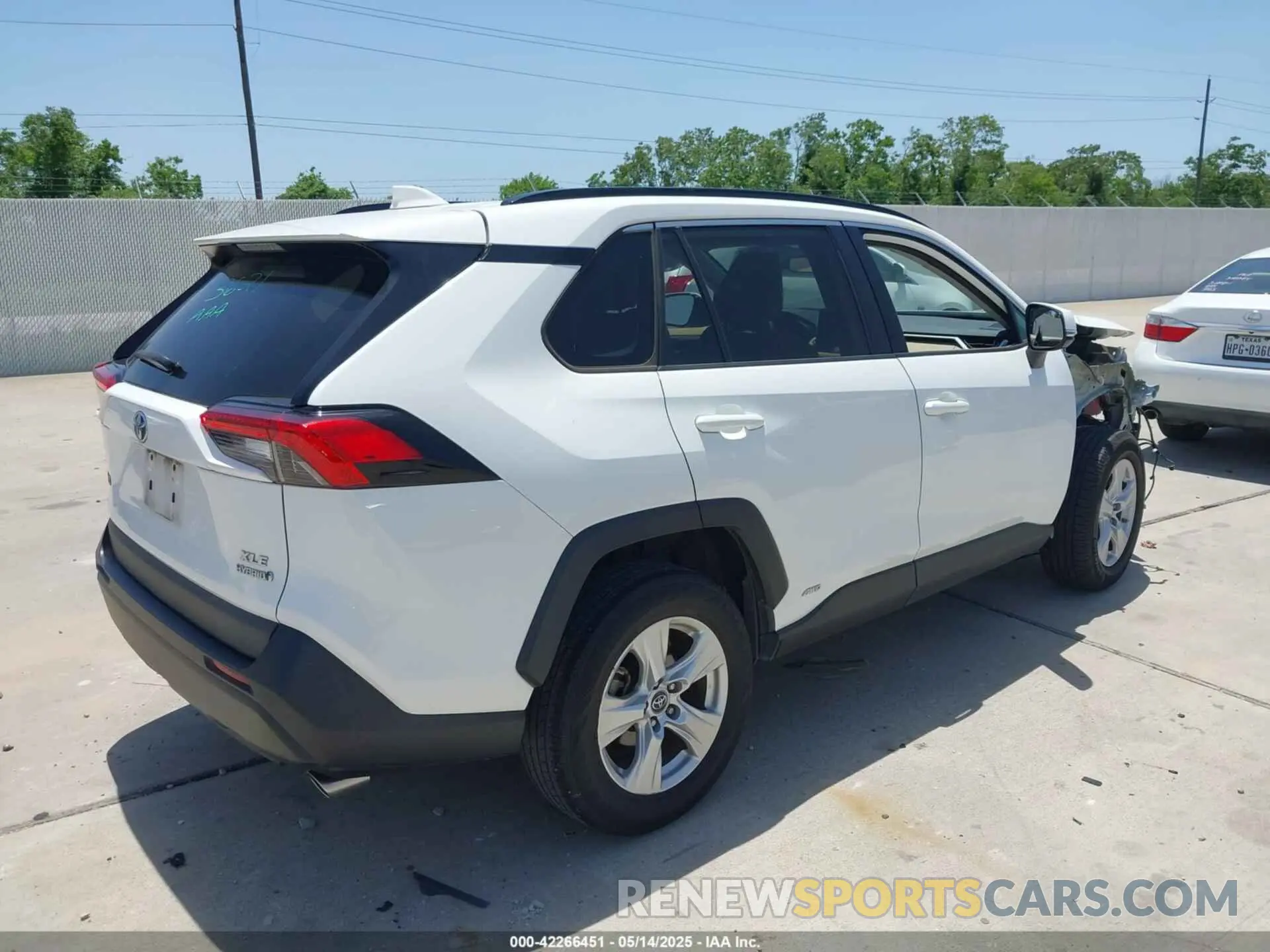 4 Photograph of a damaged car 2T3RWRFV7KW042080 TOYOTA RAV4 HYBRID 2019