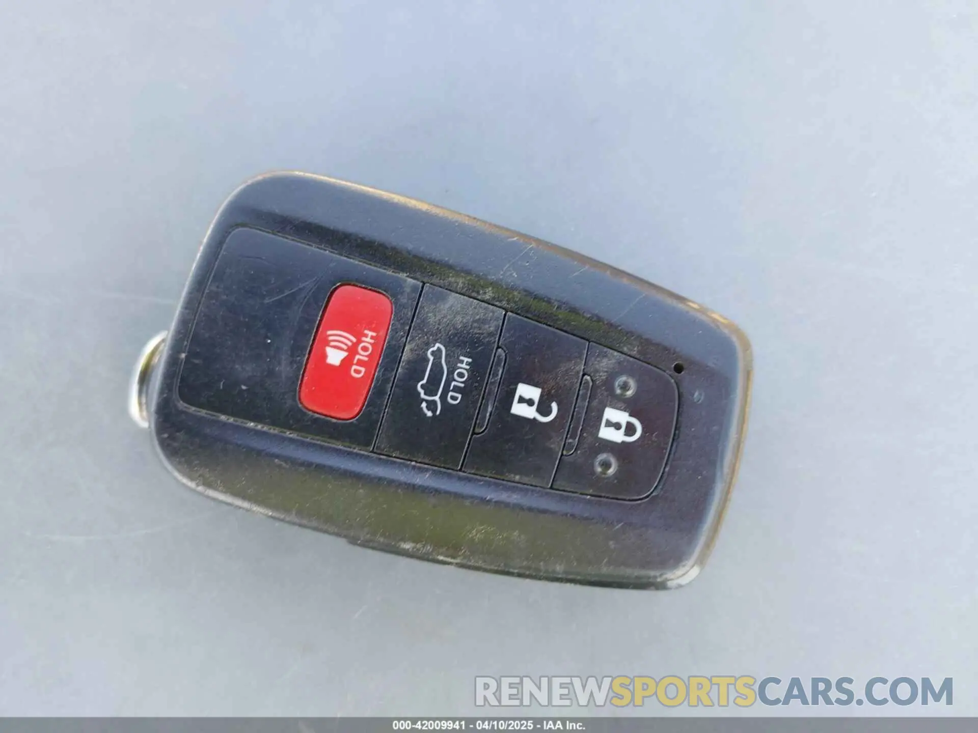 11 Photograph of a damaged car JTMDWRFV1KD014038 TOYOTA RAV4 HYBRID 2019