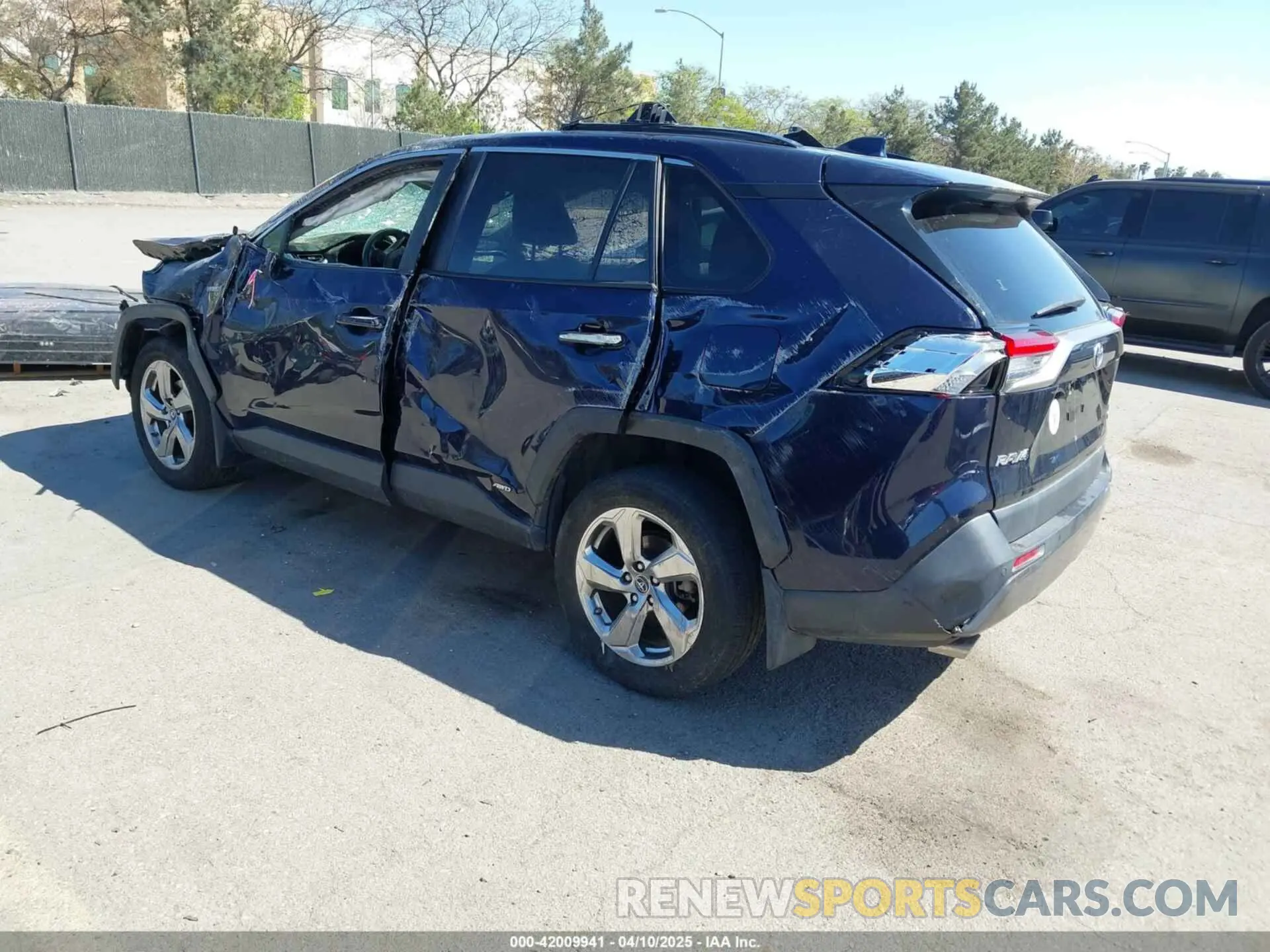 3 Photograph of a damaged car JTMDWRFV1KD014038 TOYOTA RAV4 HYBRID 2019