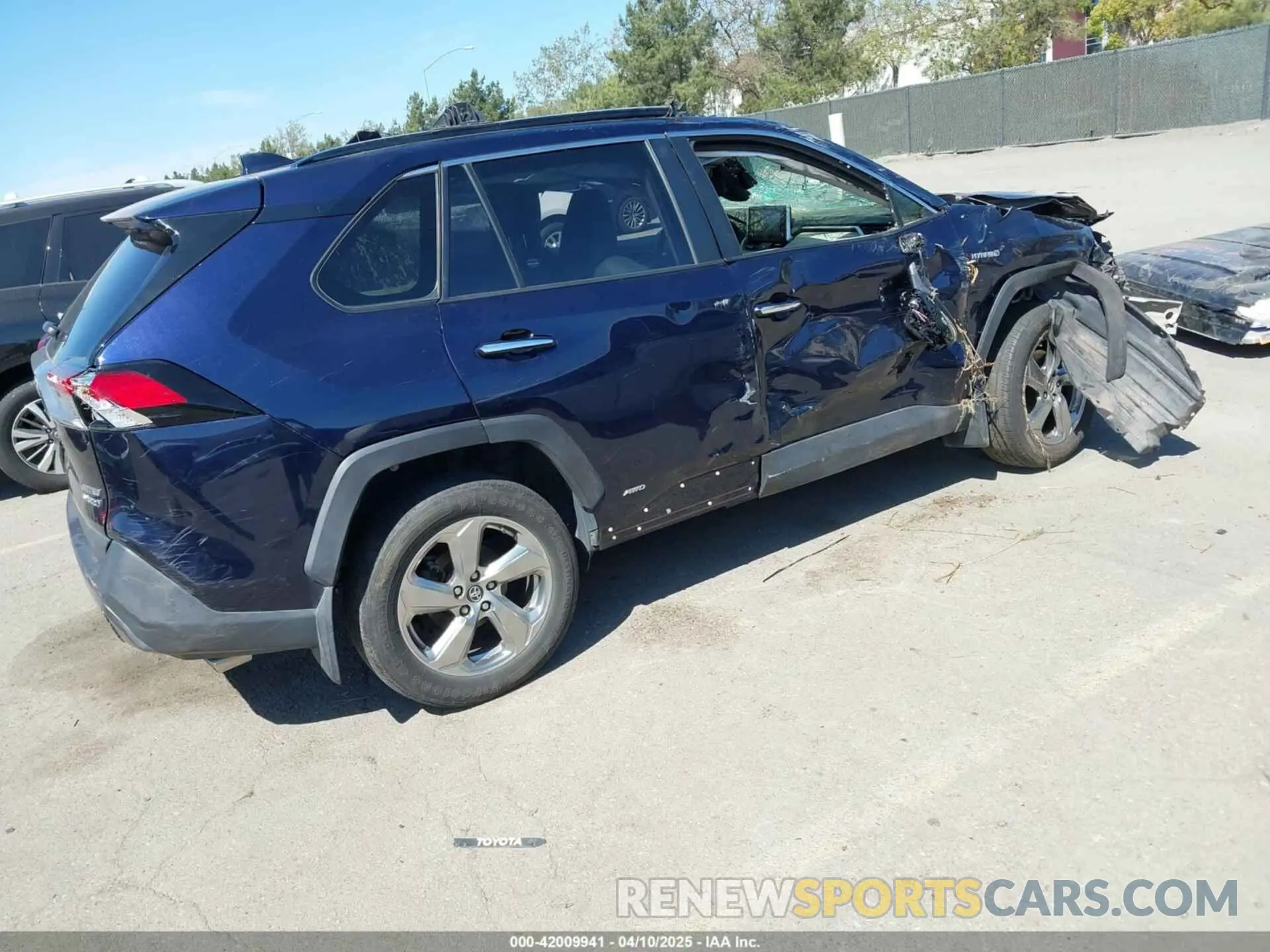 4 Photograph of a damaged car JTMDWRFV1KD014038 TOYOTA RAV4 HYBRID 2019