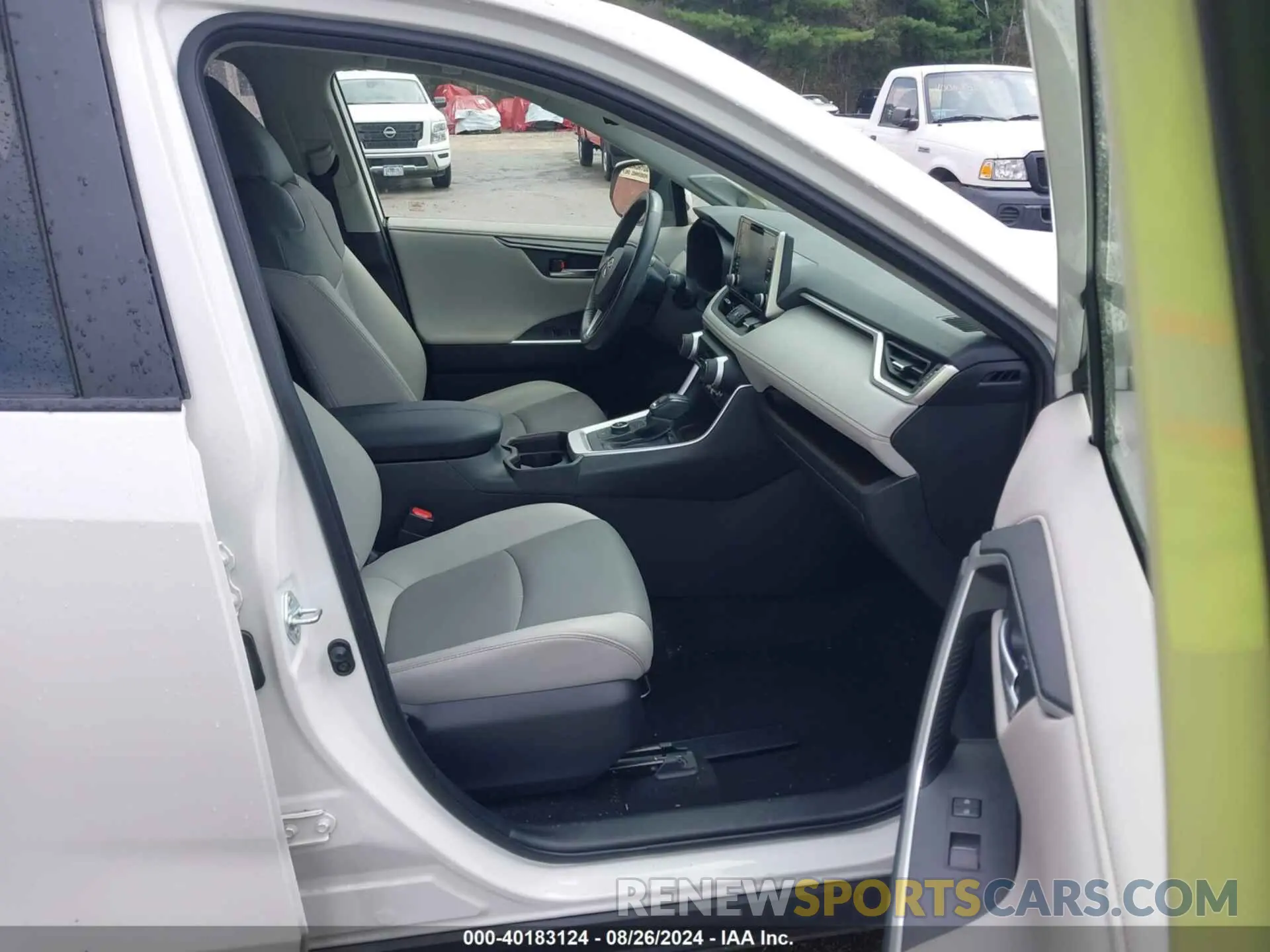 5 Photograph of a damaged car JTMDWRFV8KD034299 TOYOTA RAV4 HYBRID 2019